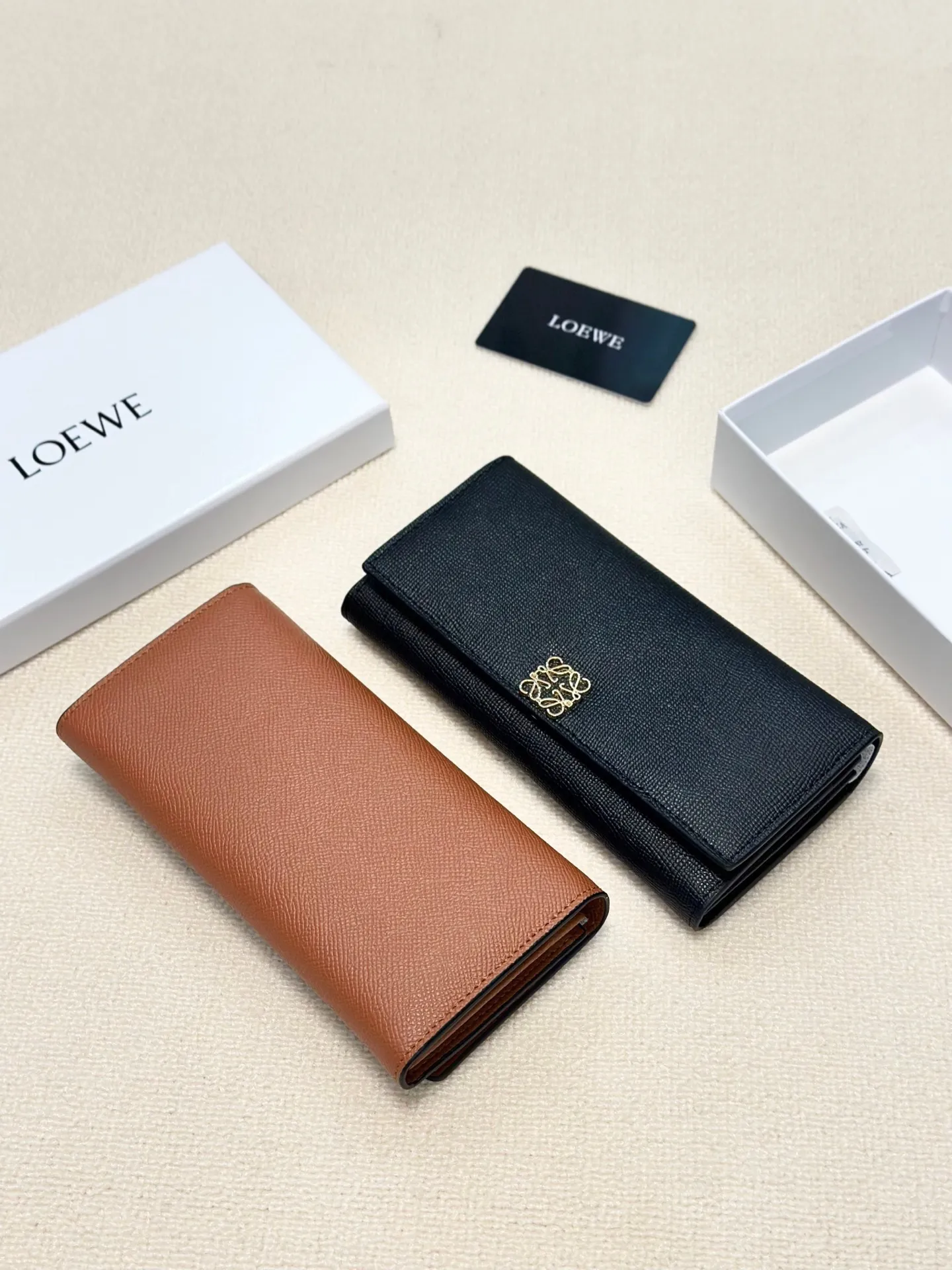 P95🎀🎀颜色 黑 粉 土黄🎀尺寸 19x10🎀罗意威爆款牛皮长款钱包🔥款式经典做工精细耐磨耐用手感极佳❤️