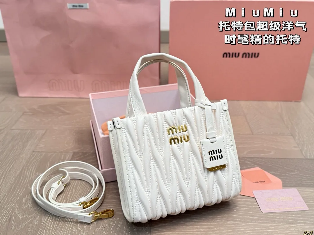 &yen;170配盒 MiuMiu缪缪托特包 超级洋气，时髦精的托特 轻便简约，慵懒随性 尺寸20 16