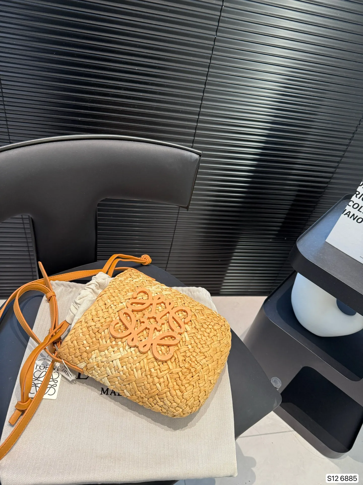 P110 罗意威编织购物袋 手感和视觉效果是一样的 包型更是完美，随意搭配！尺寸23 21 货号6885