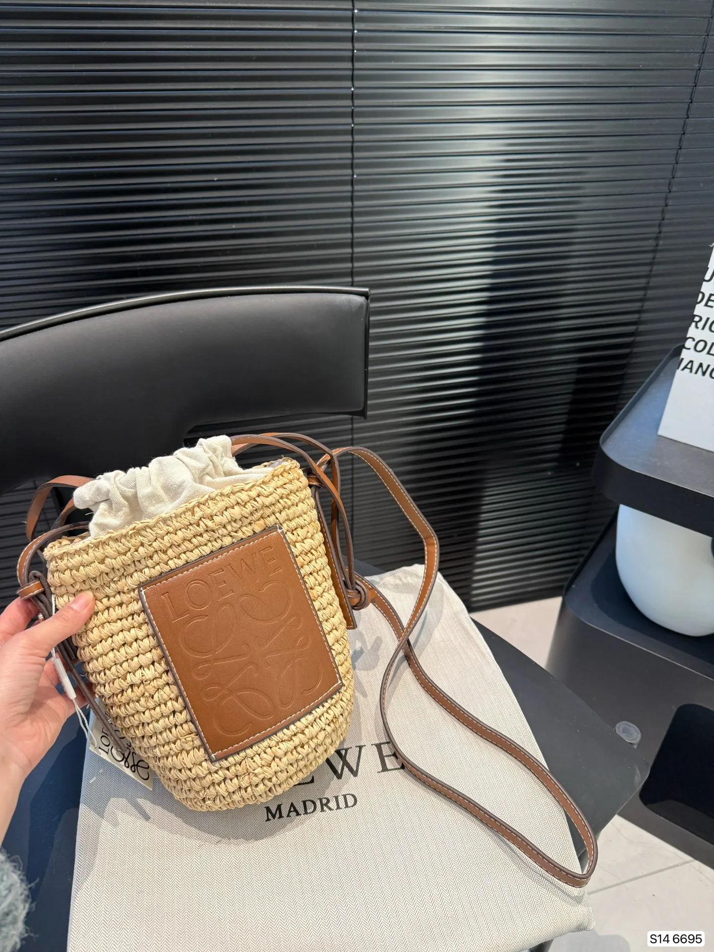 P120 罗意威编织购物袋 手感和视觉效果是一样的 包型更是完美，随意搭配！尺寸14 21 货号6695