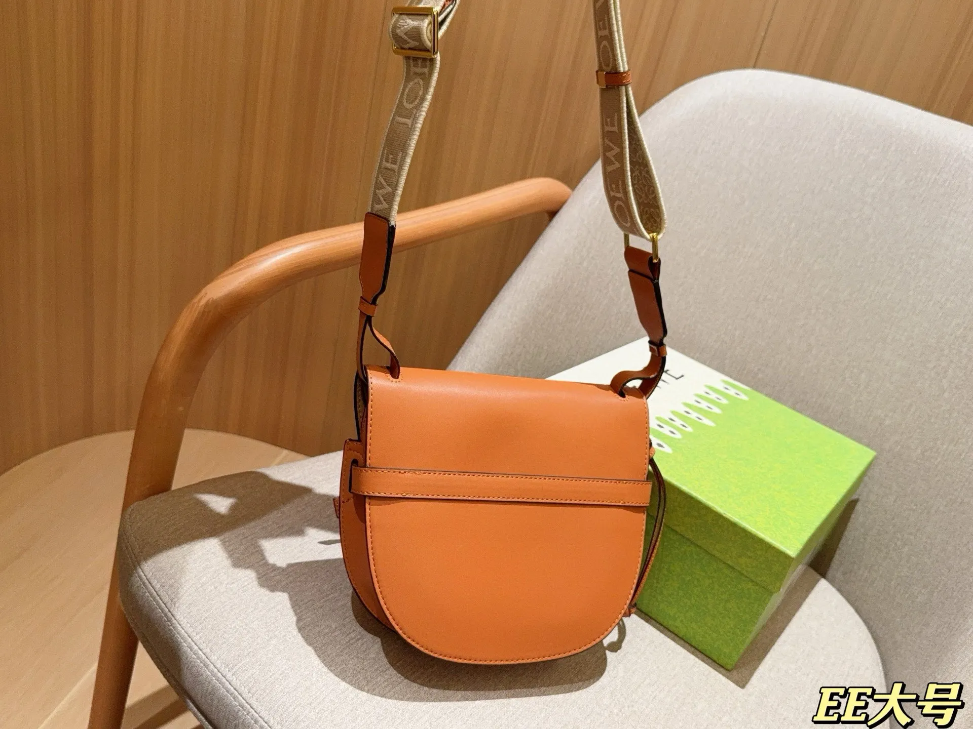 💰195 大号 Loewe罗意威 gate宽肩带马鞍包 单肩斜挎包 尺寸:24×20 礼盒包装🎁
