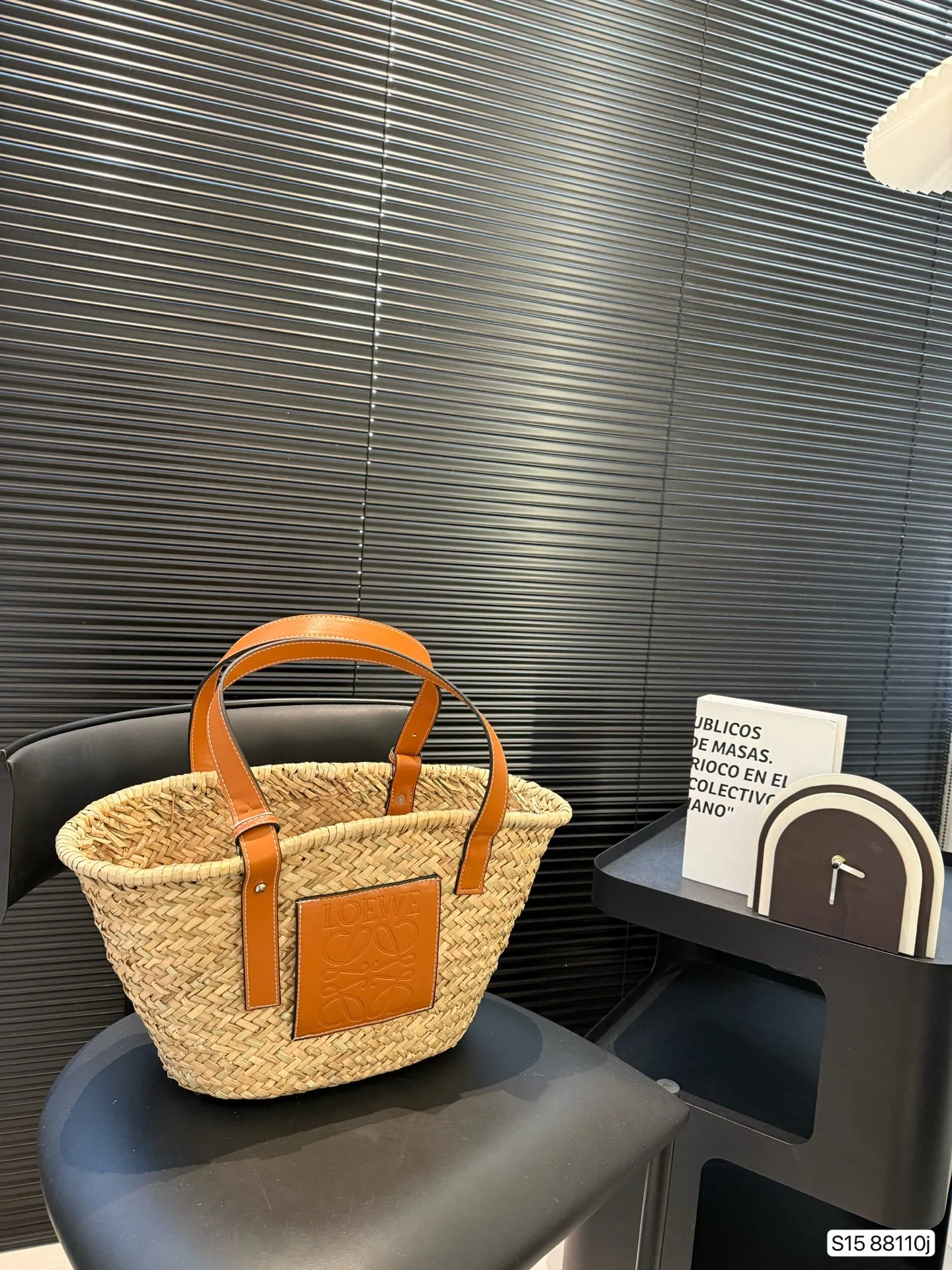 P125 罗意威编织托特包 限定款hobo也太好看了 质感很高级 容量超级大也很耐用 日常出街背它回头率百分百 尺寸:24 26 货号88110