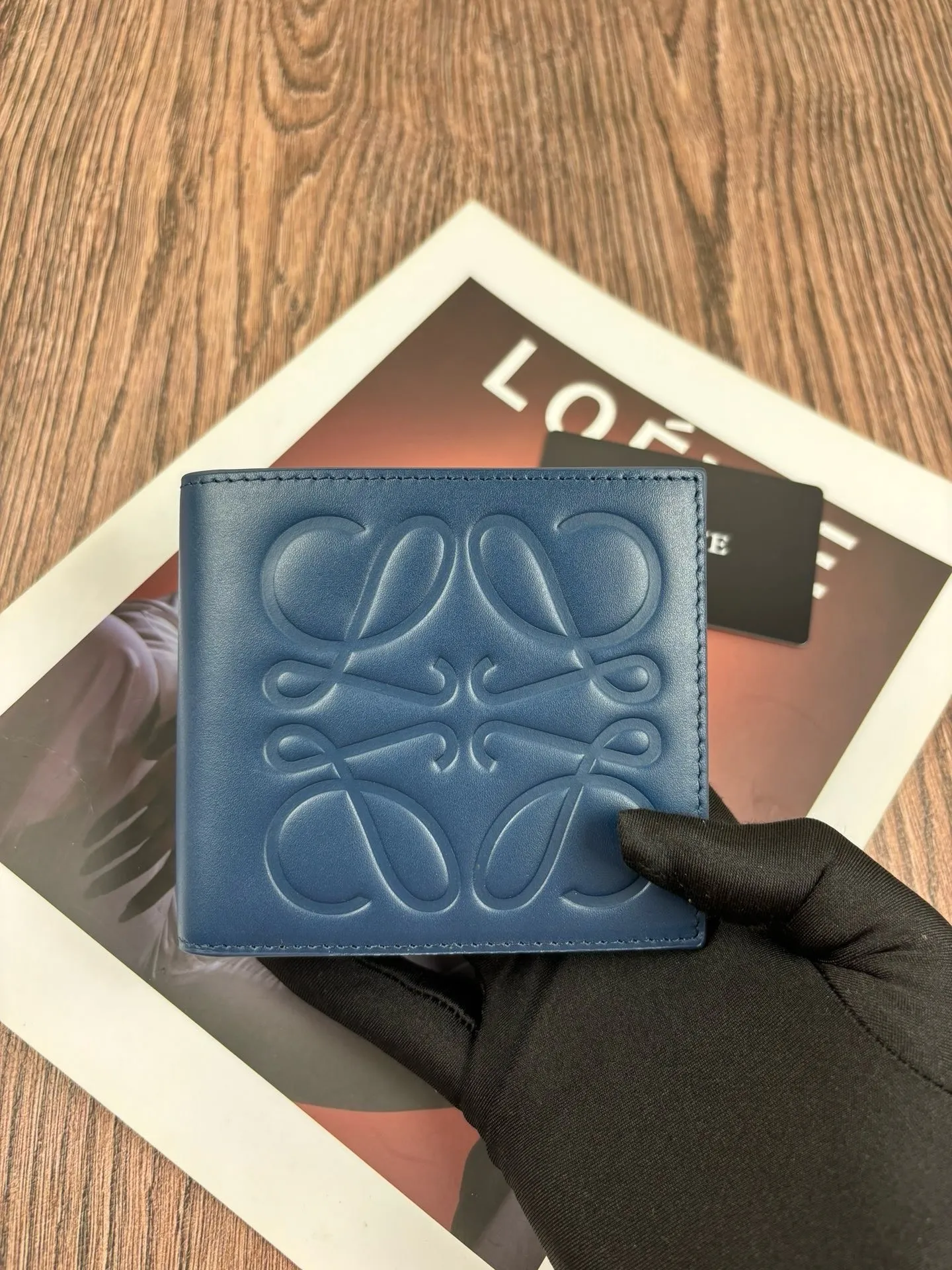 p100🎀颜色 黑 咖 蓝🎀尺寸 11x10🎀型号 L1140🎀 罗意威 Puzzle牛皮钱包绵密的手感，很有质感男女通用