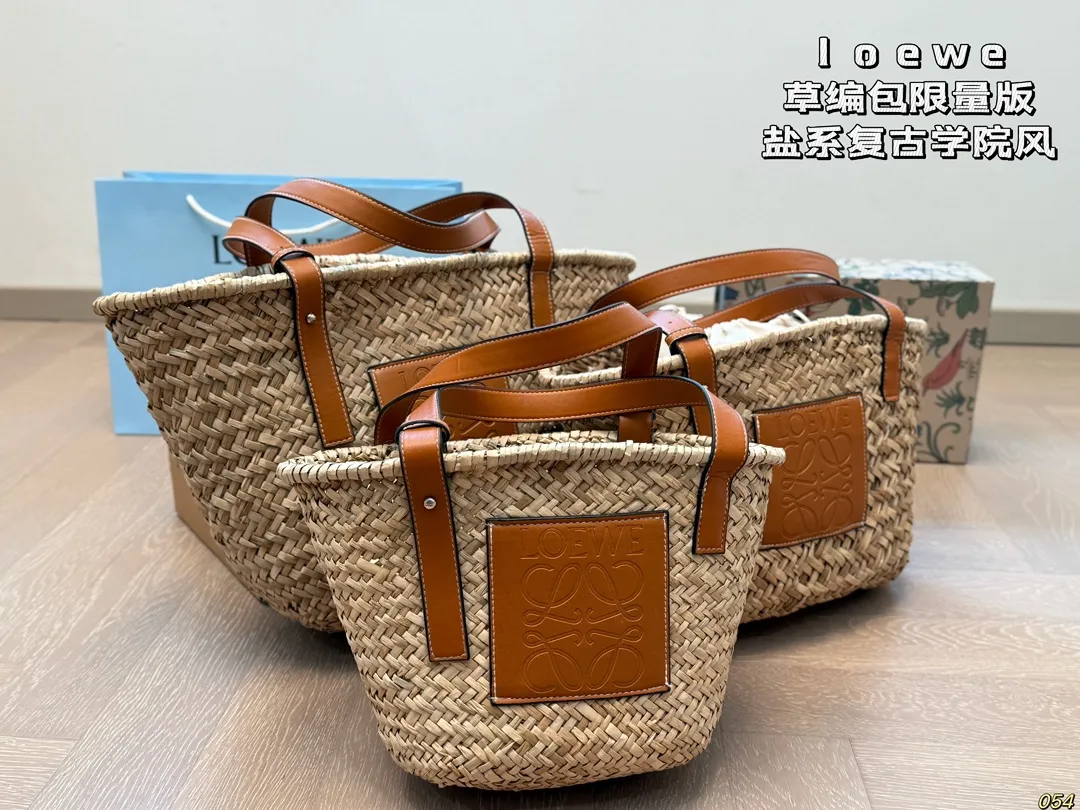 ¥125/¥120/¥115 罗意威托特loewe草编包 即日常又耐脏的颜色 容量不容小觑哦✨ 尺寸:28 26/26 23/20 22