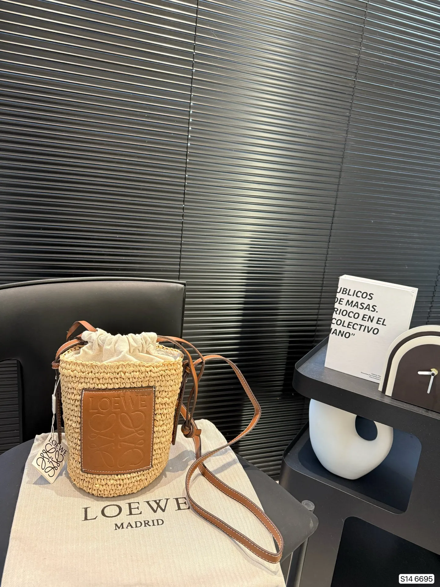 P120 罗意威编织购物袋 手感和视觉效果是一样的 包型更是完美,随意搭配!尺寸14 21 货号6695