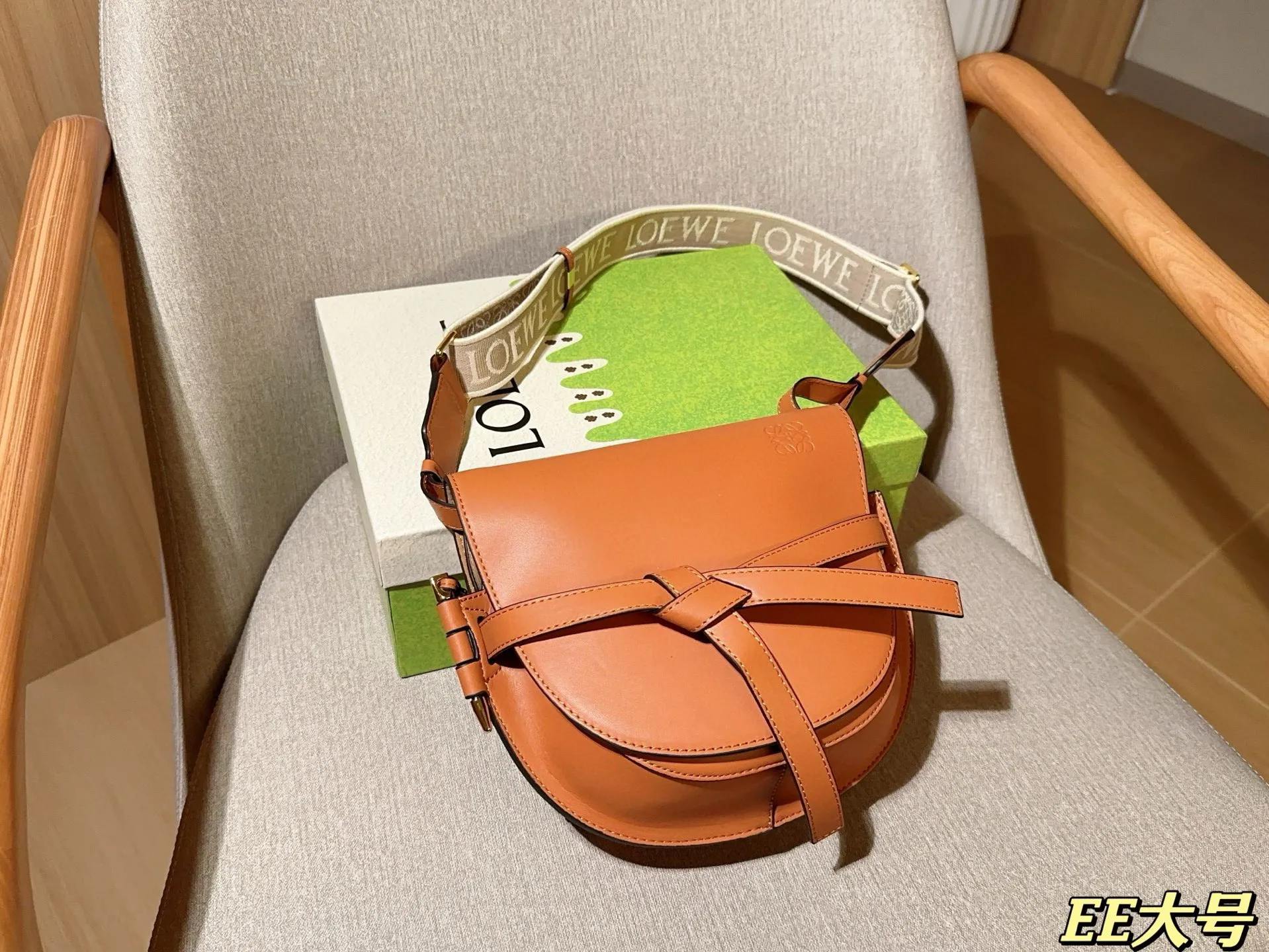 💰195 大号 Loewe罗意威 gate宽肩带马鞍包 单肩斜挎包 尺寸:24×20 礼盒包装🎁