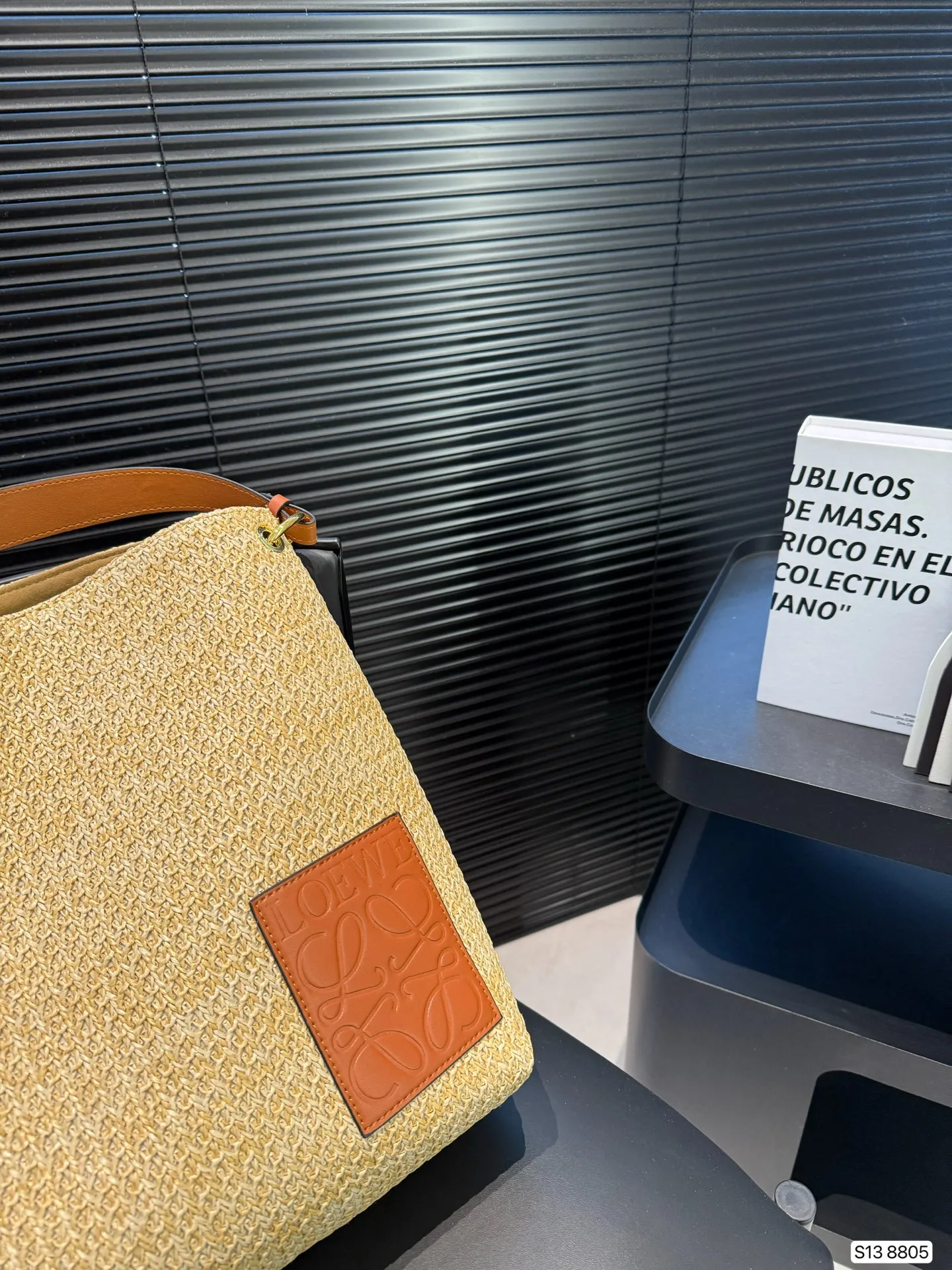 P115 罗意威编织托特包，简单搭配的包袋，非常大气。搭配衣服也是毫无难度。尺寸：36 32 货号8805