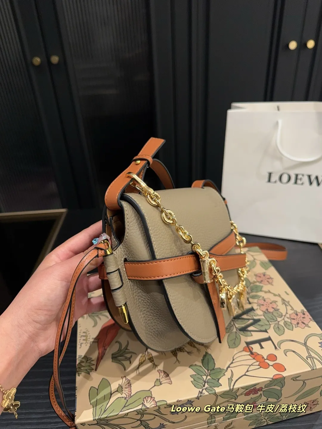 ✅头层牛皮P260折叠盒⚠️尺寸19.17 罗意威Loewe Gate马鞍包(荔枝纹) 配流苏链条挂件