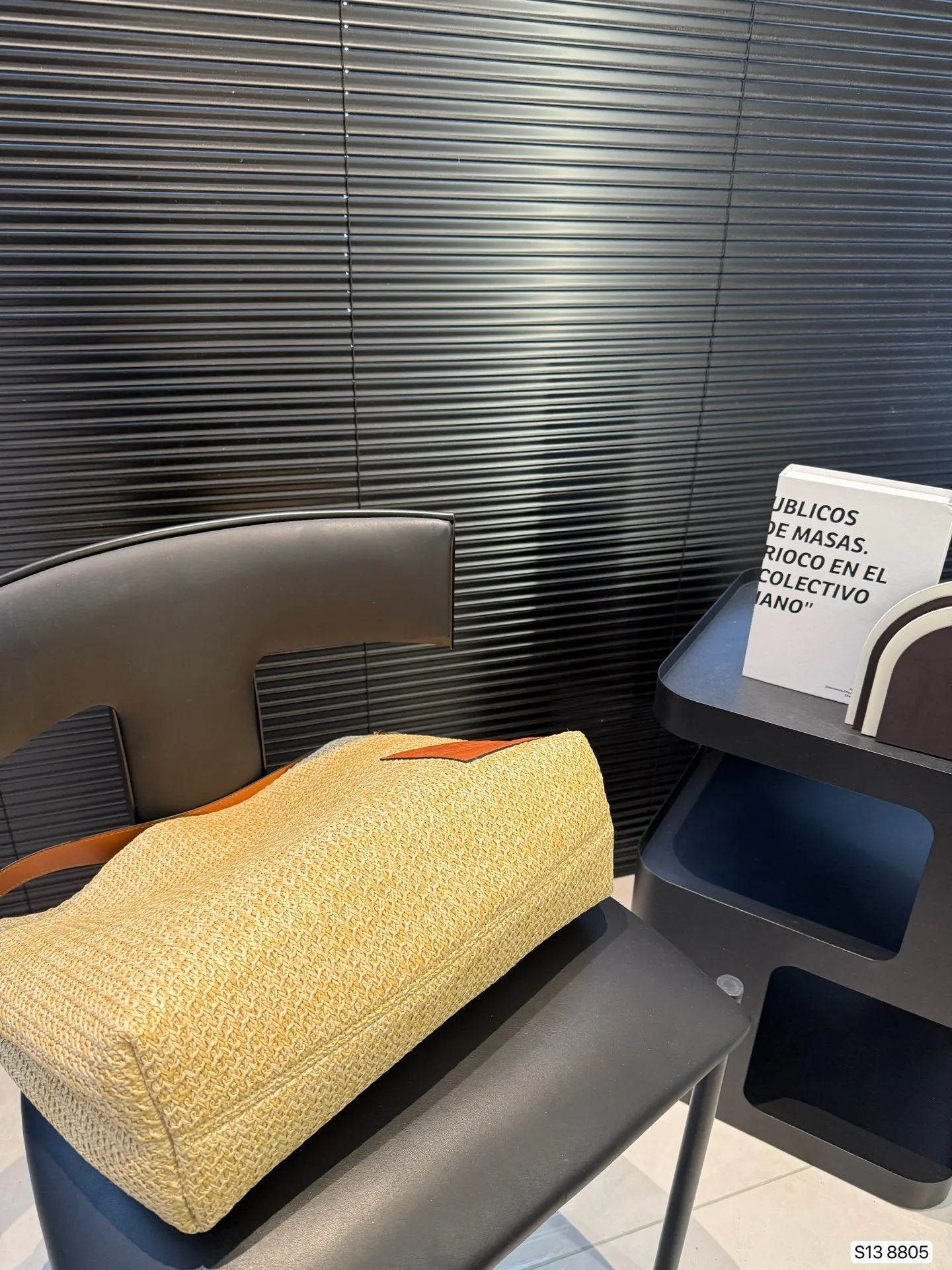 P115 罗意威编织托特包，简单搭配的包袋，非常大气。搭配衣服也是毫无难度。尺寸：36 32 货号8805