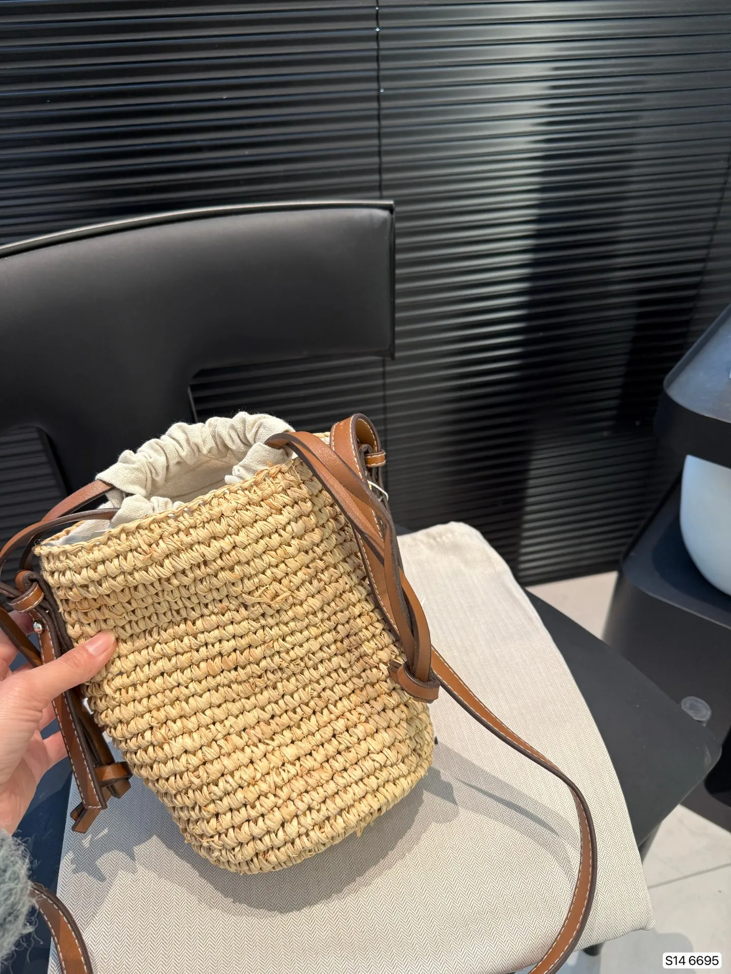 P120 罗意威编织购物袋 手感和视觉效果是一样的 包型更是完美,随意搭配!尺寸14 21 货号6695