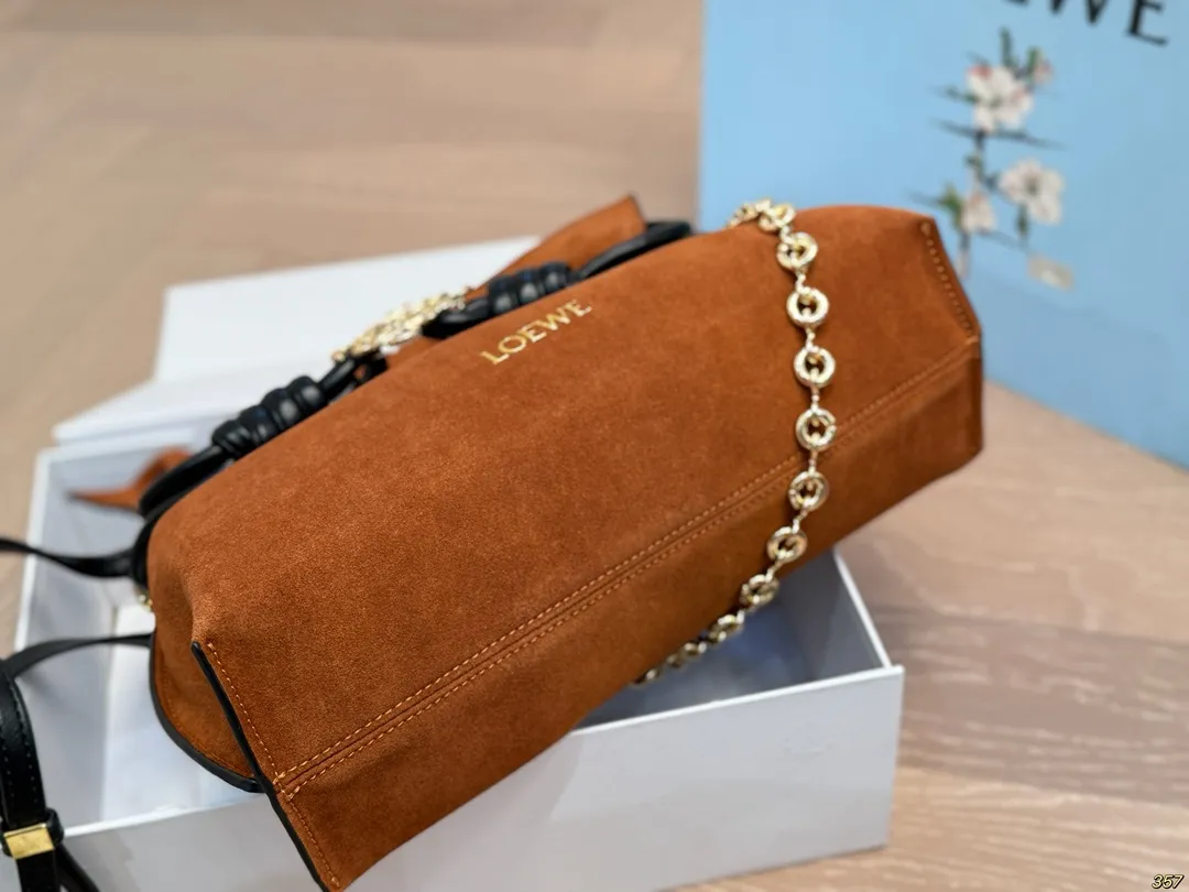 &yen;185折叠盒 罗意威 LOEWE flamencures福袋 舒适与精致并存 简洁大方 却又不失小心机 轻松朾造优雅通勤穿搭 尺寸30 20