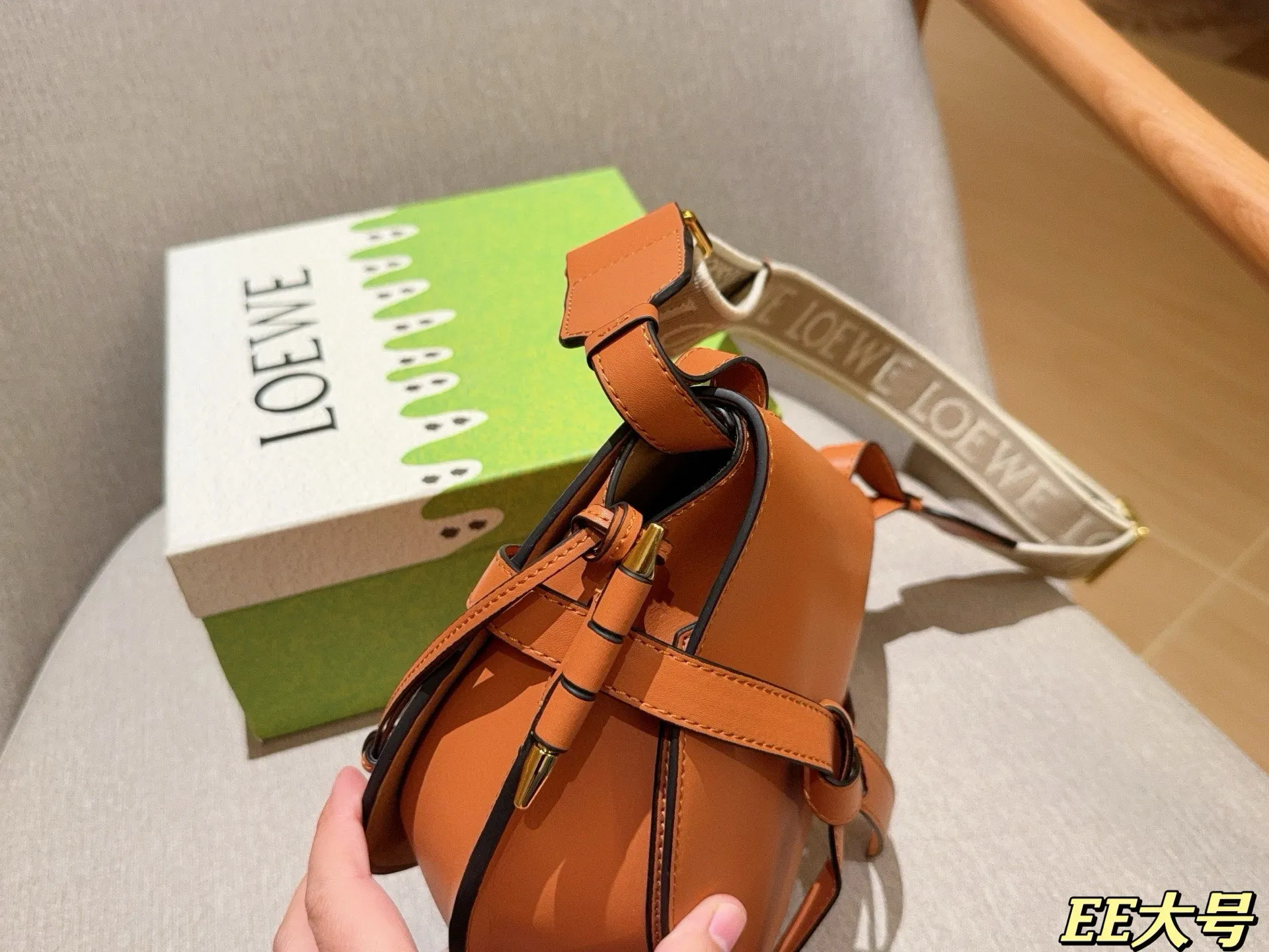 💰195 大号 Loewe罗意威 gate宽肩带马鞍包 单肩斜挎包 尺寸:24×20 礼盒包装🎁