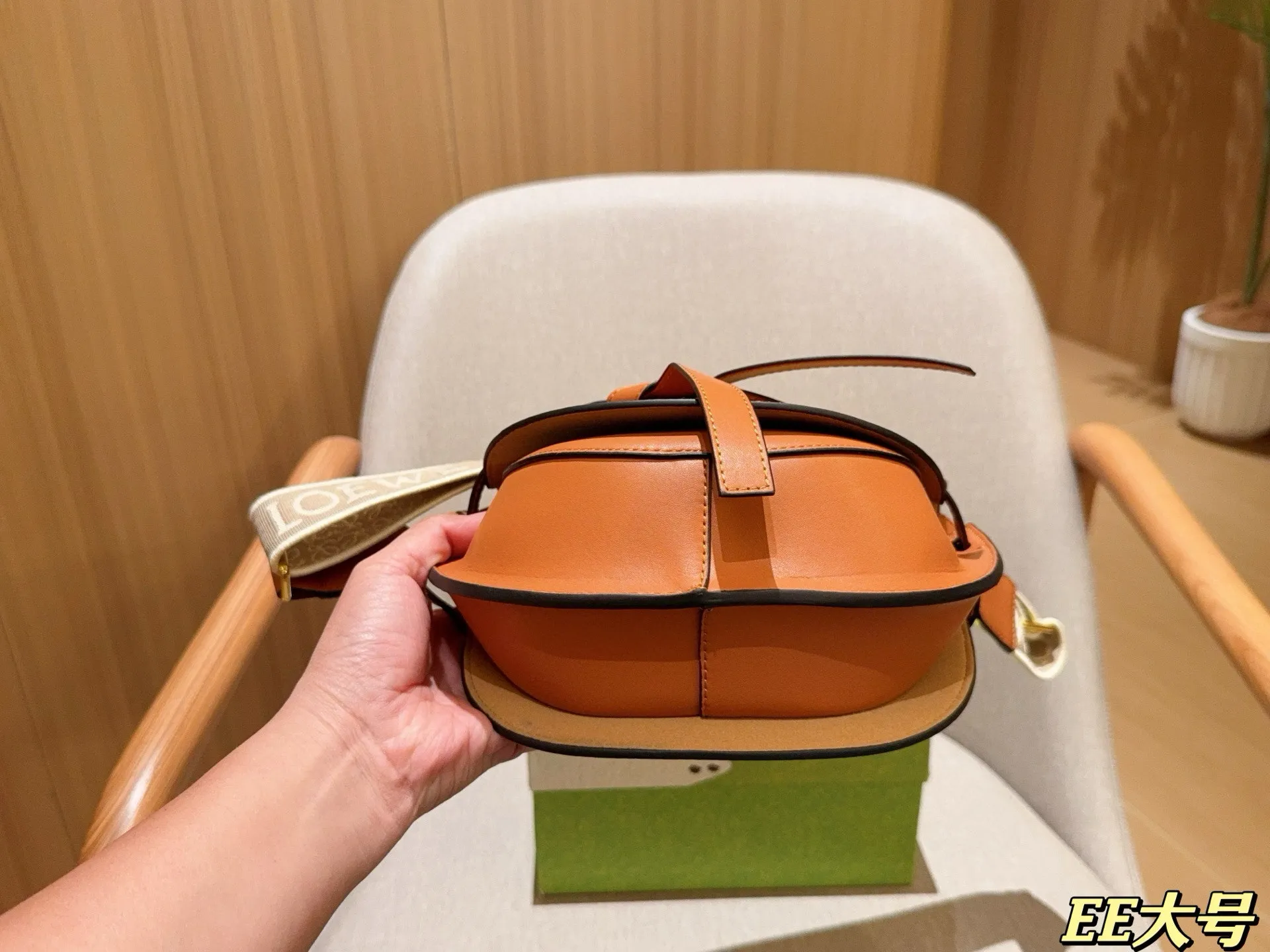 💰195 大号 Loewe罗意威 gate宽肩带马鞍包 单肩斜挎包 尺寸:24×20 礼盒包装🎁