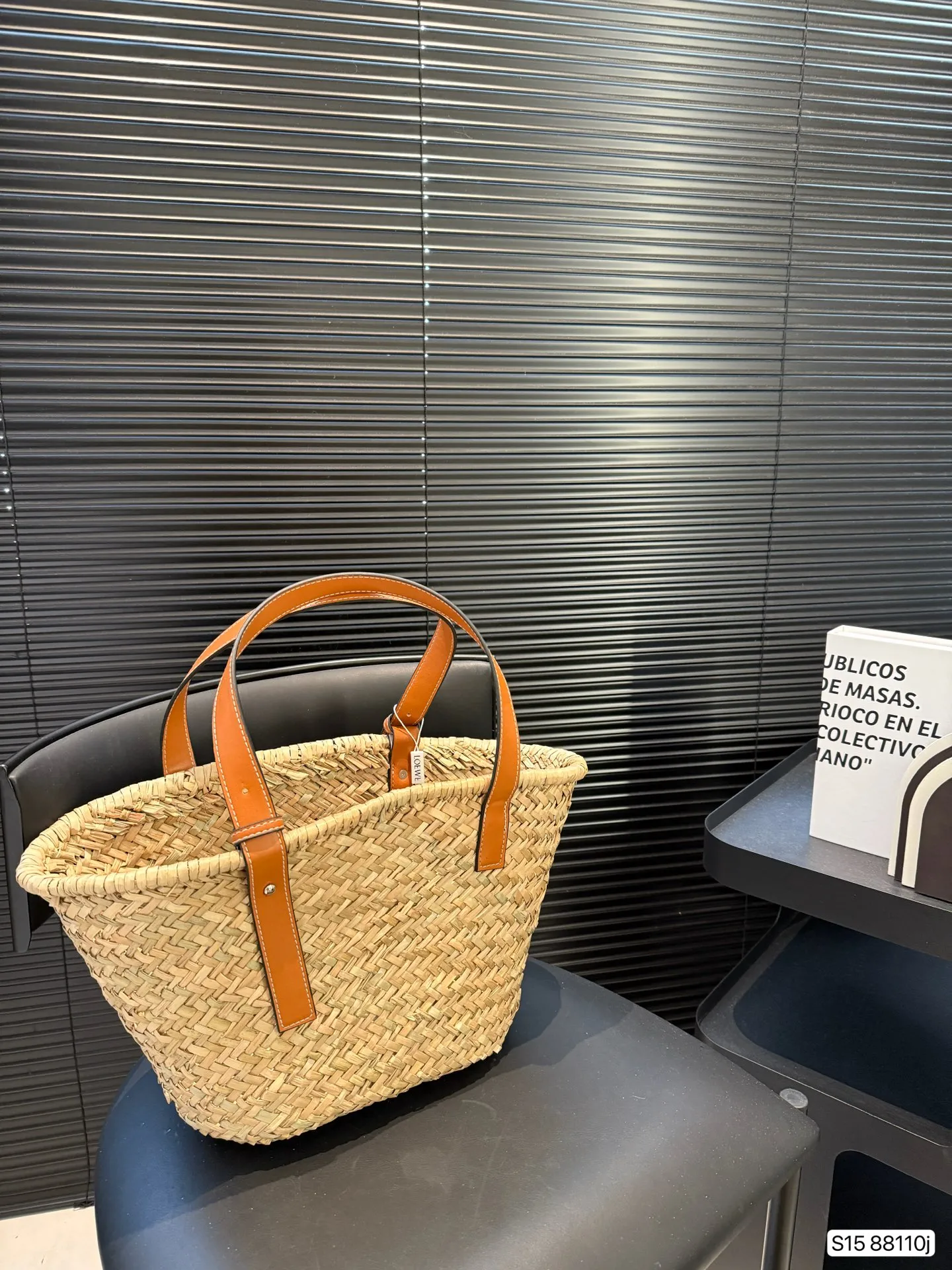 P125 罗意威编织托特包 限定款hobo也太好看了 质感很高级 容量超级大也很耐用 日常出街背它回头率百分百 尺寸:24 26 货号88110