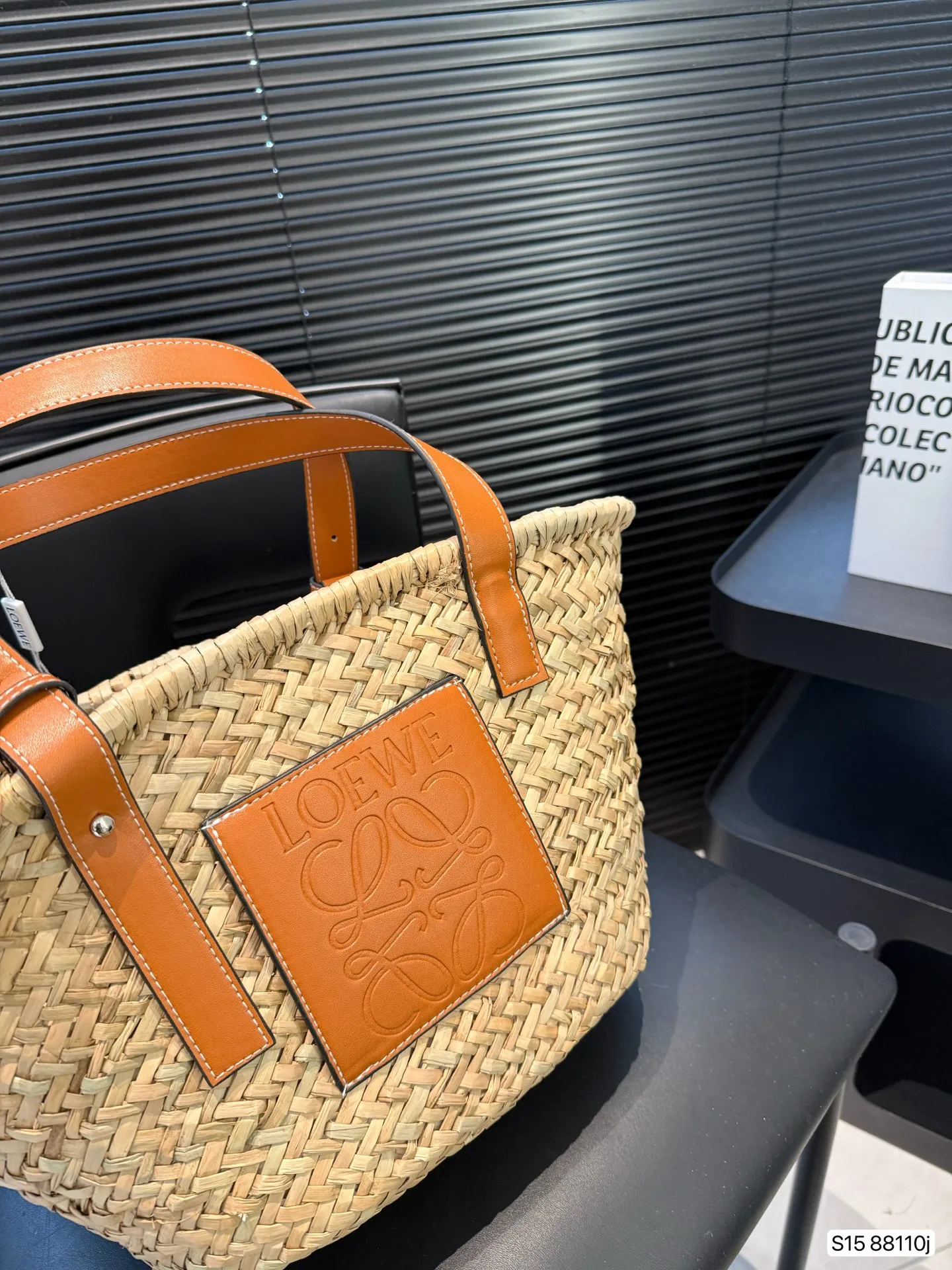 P125 罗意威编织托特包 限定款hobo也太好看了 质感很高级 容量超级大也很耐用 日常出街背它回头率百分百 尺寸：24 26 货号88110