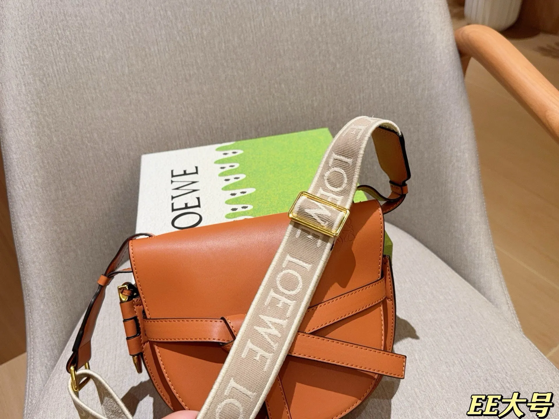 💰195 大号 Loewe罗意威 gate宽肩带马鞍包 单肩斜挎包 尺寸:24×20 礼盒包装🎁