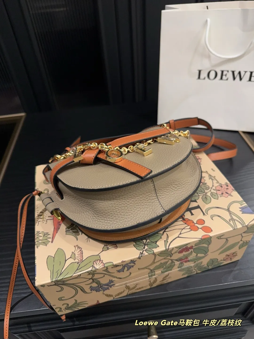 ✅头层牛皮P260折叠盒⚠️尺寸19.17 罗意威Loewe Gate马鞍包(荔枝纹) 配流苏链条挂件