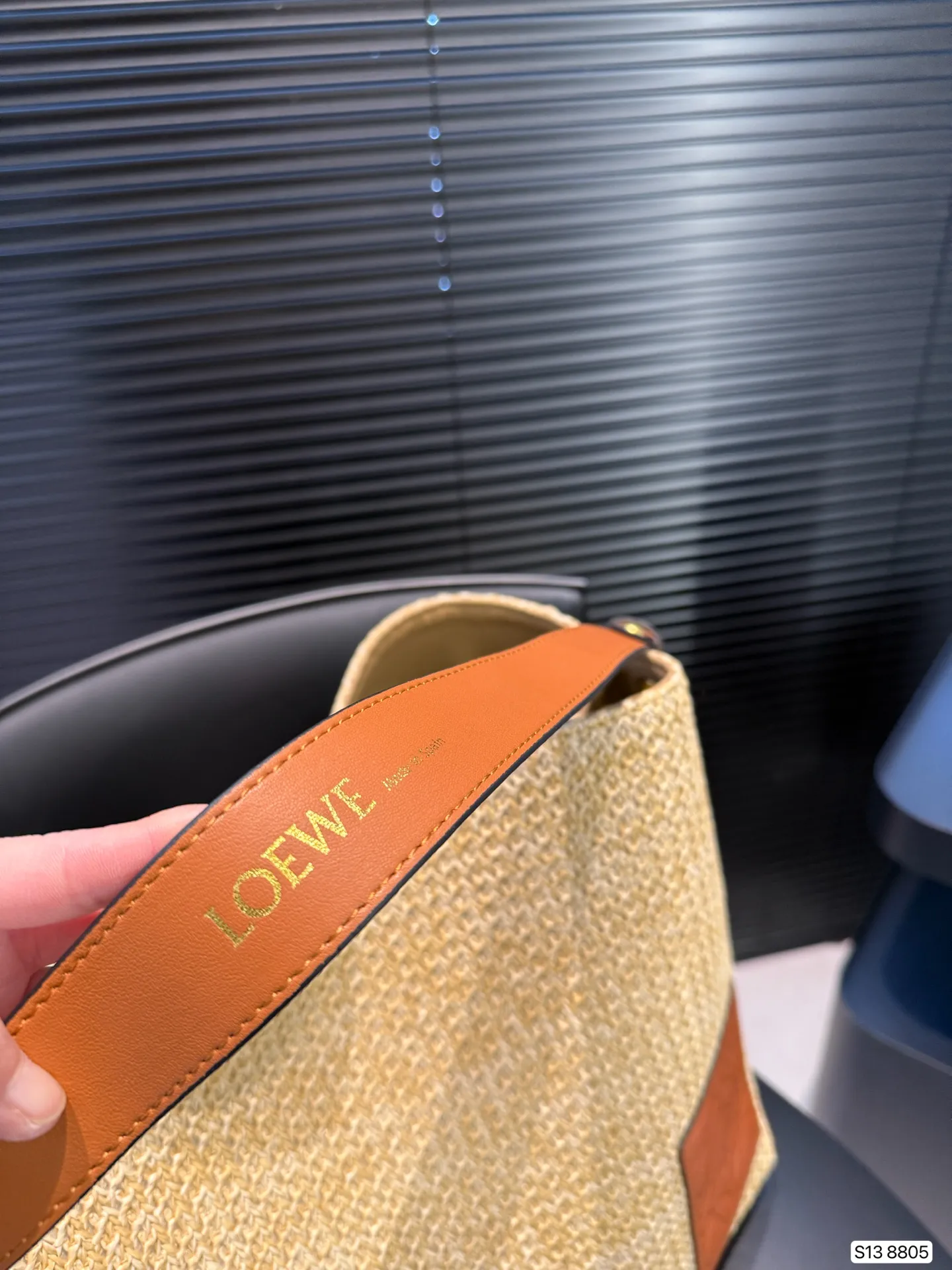 P115 罗意威编织托特包，简单搭配的包袋，非常大气。搭配衣服也是毫无难度。尺寸：36 32 货号8805