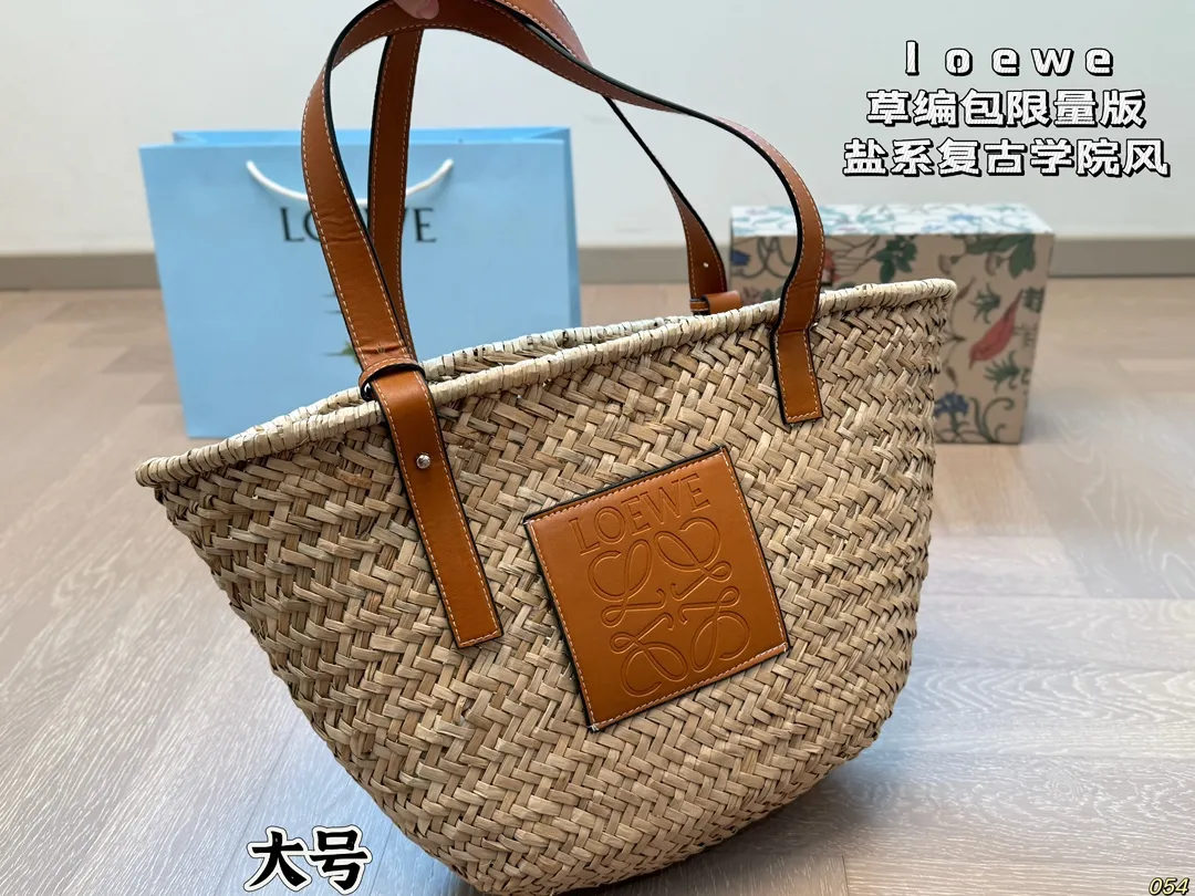 &yen;125/&yen;120/&yen;115 罗意威托特loewe草编包 即日常又耐脏的颜色 容量不容小觑哦✨ 尺寸：28 26/26 23/20 22