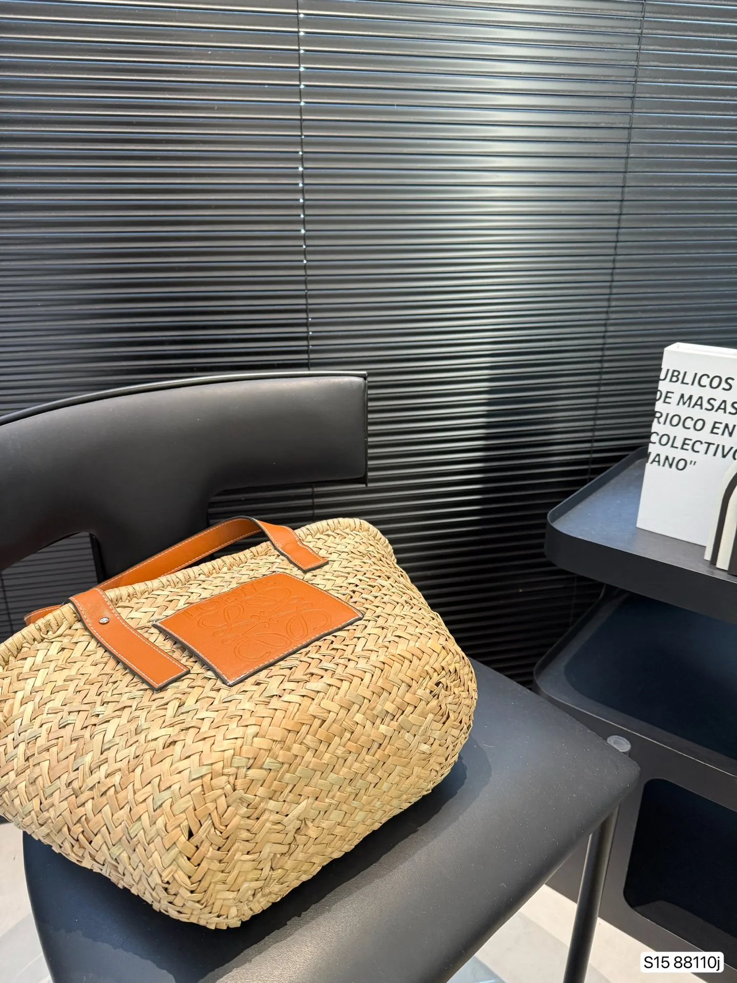 P125 罗意威编织托特包 限定款hobo也太好看了 质感很高级 容量超级大也很耐用 日常出街背它回头率百分百 尺寸：24 26 货号88110