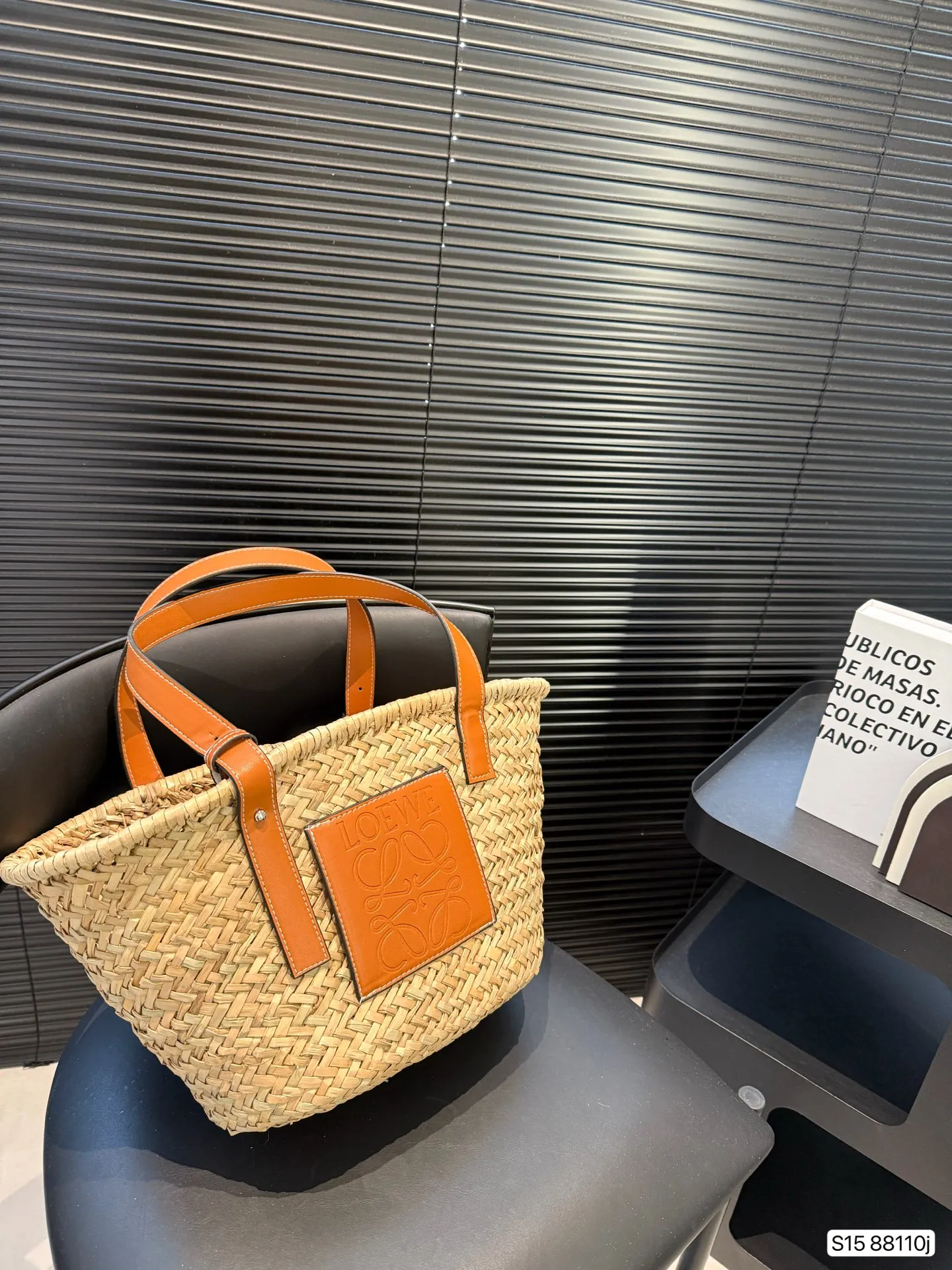 P125 罗意威编织托特包 限定款hobo也太好看了 质感很高级 容量超级大也很耐用 日常出街背它回头率百分百 尺寸:24 26 货号88110