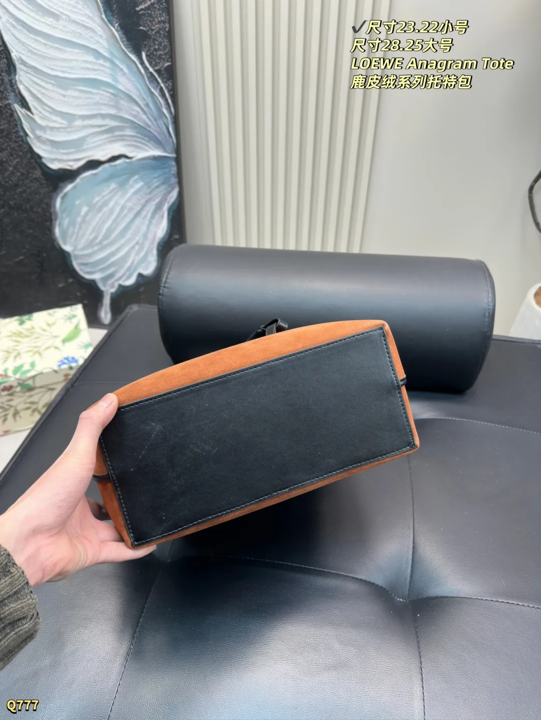 💰160小号尺寸23.22 💰165大号尺寸28.28 罗意威鹿皮绒系列托特 质感满满，这一系列太爱了！罗意威 太好看了气质款的托特包，通勤好物,质感柔滑整体简洁设计搭配既简洁又时尚，上身超好搭配，浓浓的标志性性冷淡风，轻盈又百搭，超多人的心水好物，这一款入手准没错!
