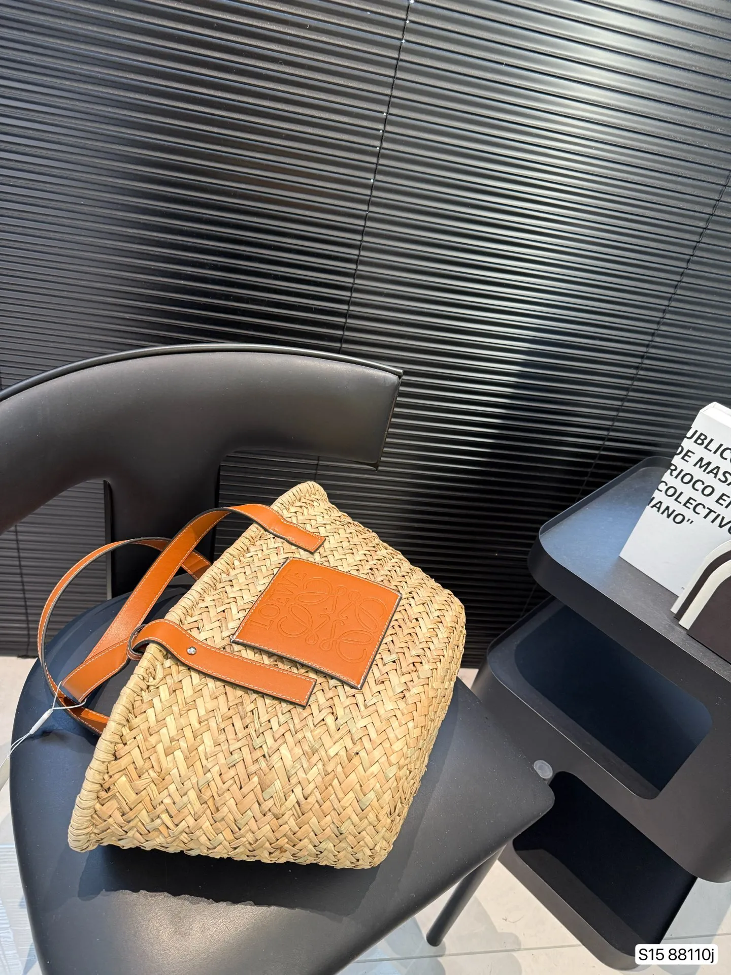 P125 罗意威编织托特包 限定款hobo也太好看了 质感很高级 容量超级大也很耐用 日常出街背它回头率百分百 尺寸:24 26 货号88110