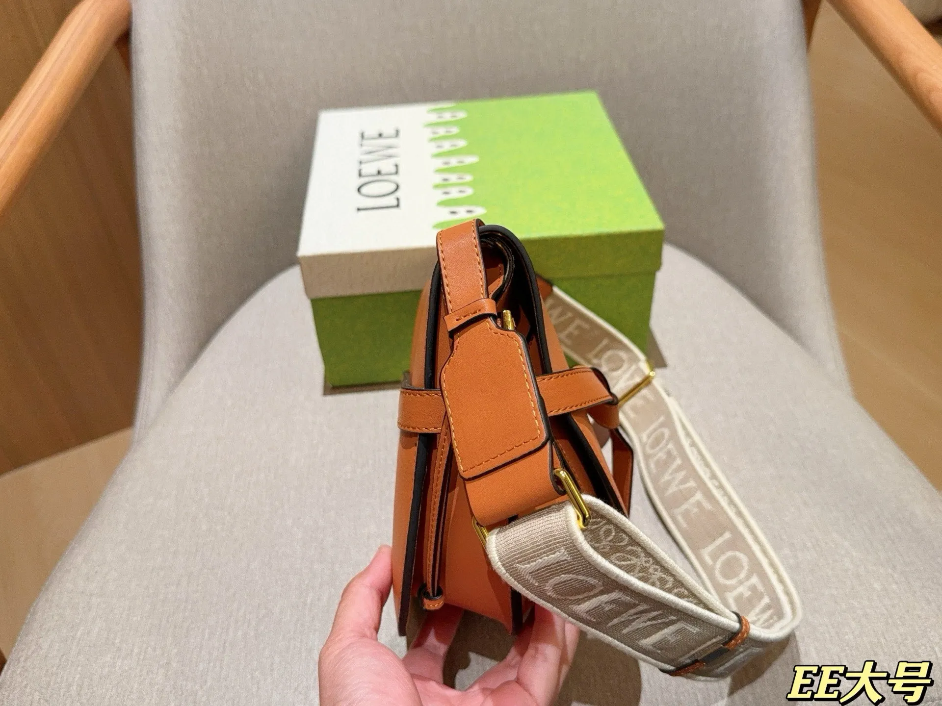 💰195 大号 Loewe罗意威 gate宽肩带马鞍包 单肩斜挎包 尺寸：24&times;20 礼盒包装🎁