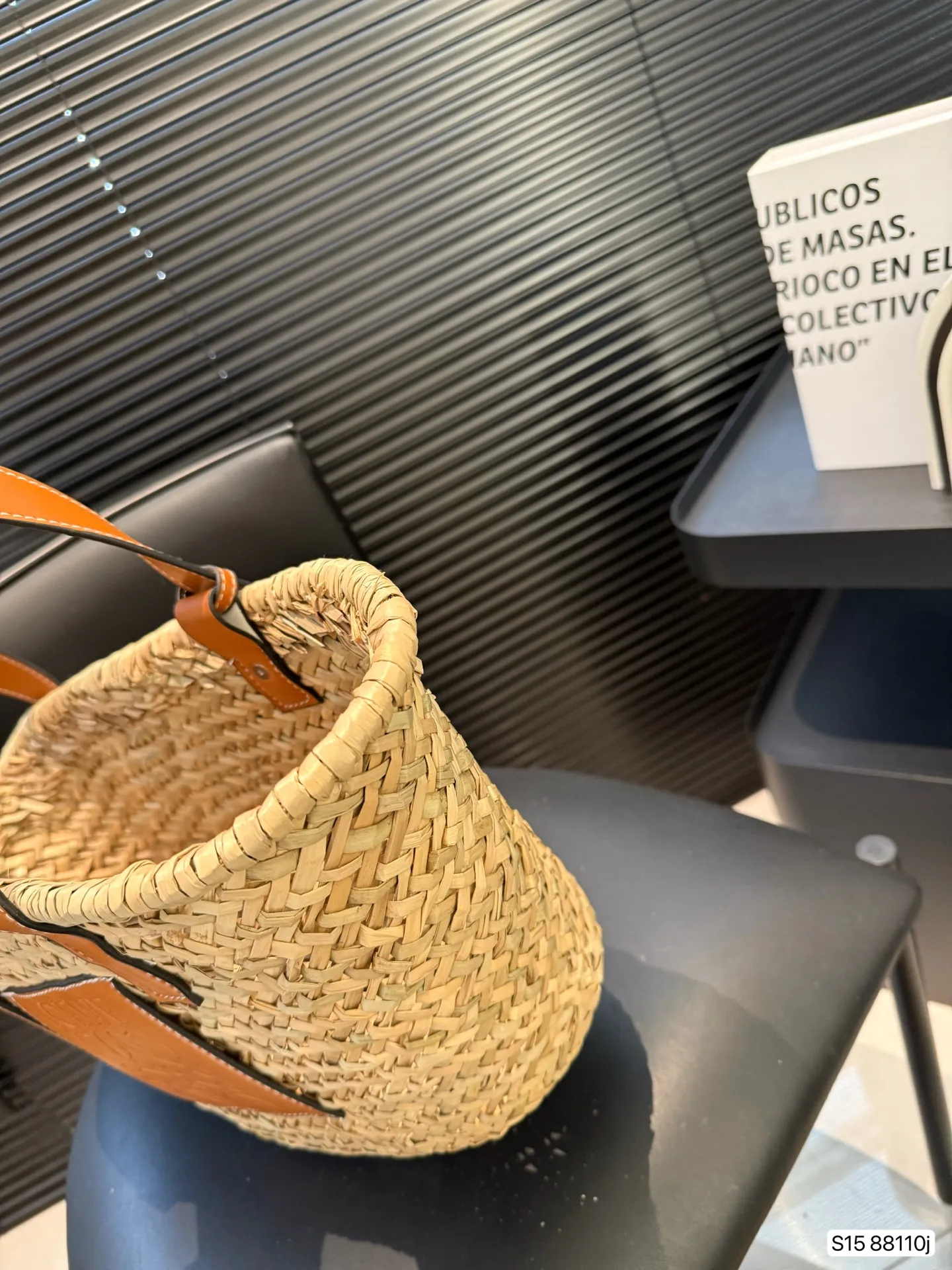 P125 罗意威编织托特包 限定款hobo也太好看了 质感很高级 容量超级大也很耐用 日常出街背它回头率百分百 尺寸:24 26 货号88110