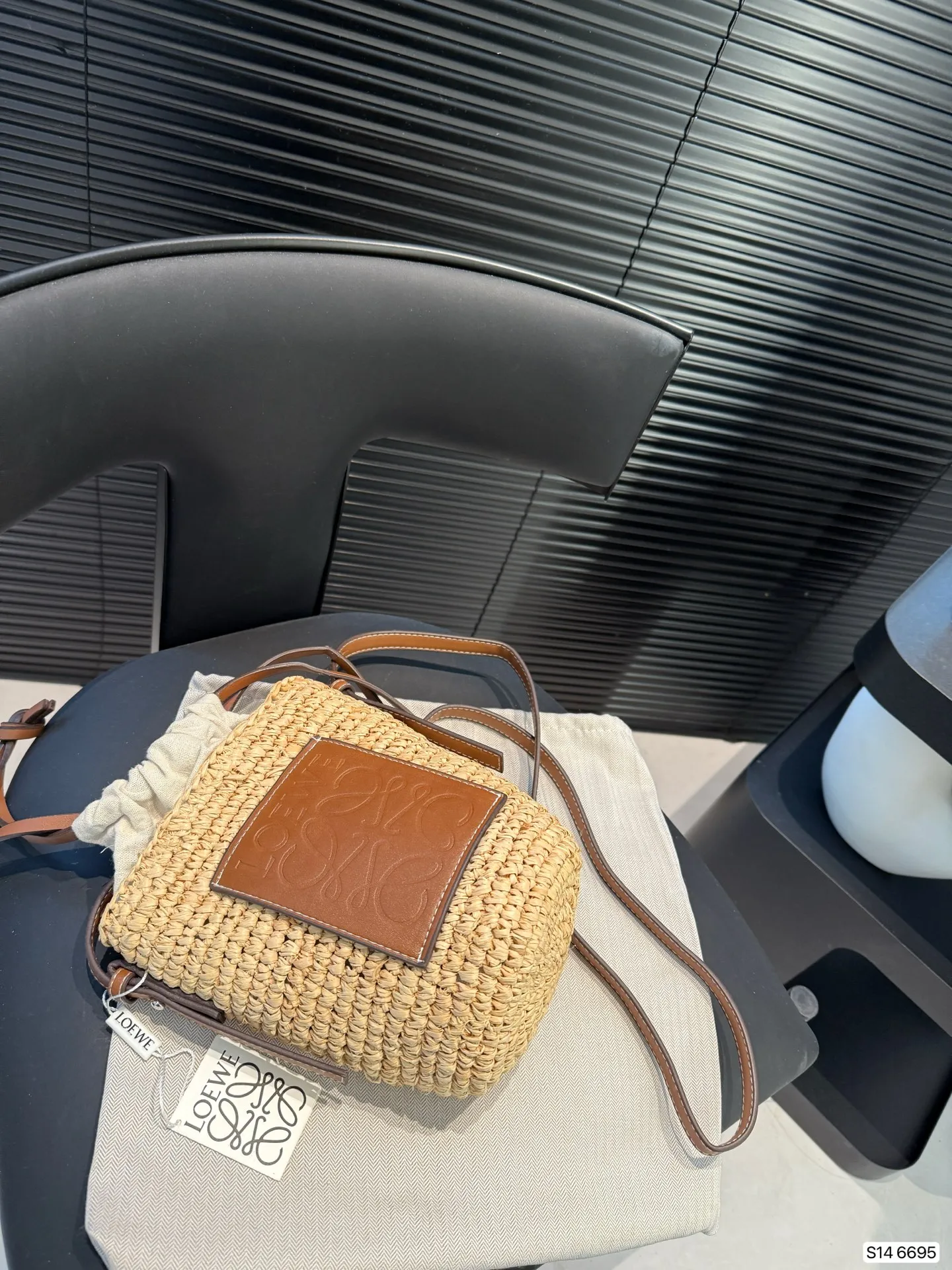 P120 罗意威编织购物袋 手感和视觉效果是一样的 包型更是完美,随意搭配!尺寸14 21 货号6695