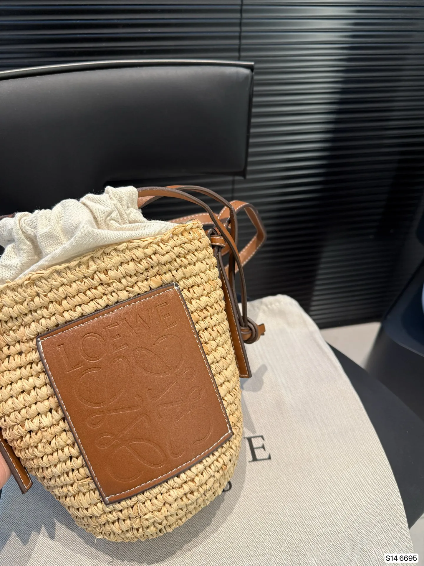 P120 罗意威编织购物袋 手感和视觉效果是一样的 包型更是完美,随意搭配!尺寸14 21 货号6695