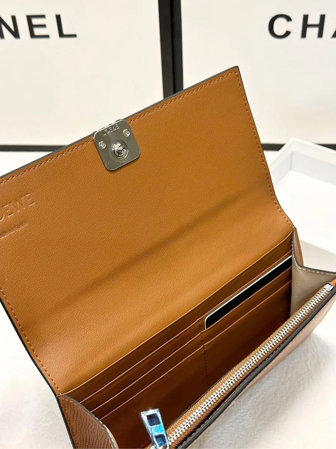 P125🎀🎀颜色 大象灰 黑色 灰白 土黄色 🎀尺寸 19x10🎀罗意威爆款牛皮长款钱包🔥款式经典做工精细耐磨耐用手感极佳❤️