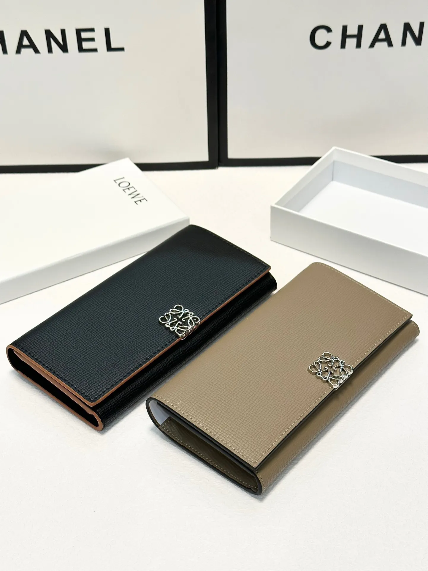 P125🎀🎀颜色 大象灰 黑色 灰白 土黄色 🎀尺寸 19x10🎀罗意威爆款牛皮长款钱包🔥款式经典做工精细耐磨耐用手感极佳❤️