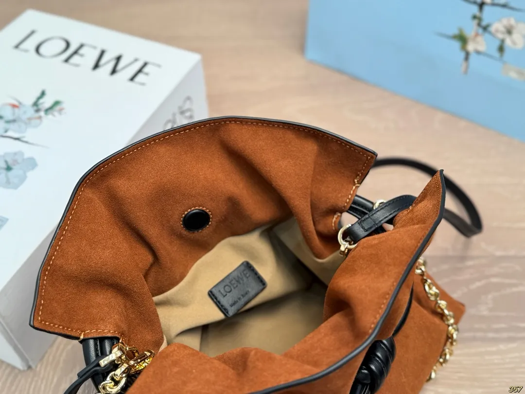 &yen;185折叠盒 罗意威 LOEWE flamencures福袋 舒适与精致并存 简洁大方 却又不失小心机 轻松朾造优雅通勤穿搭 尺寸30 20