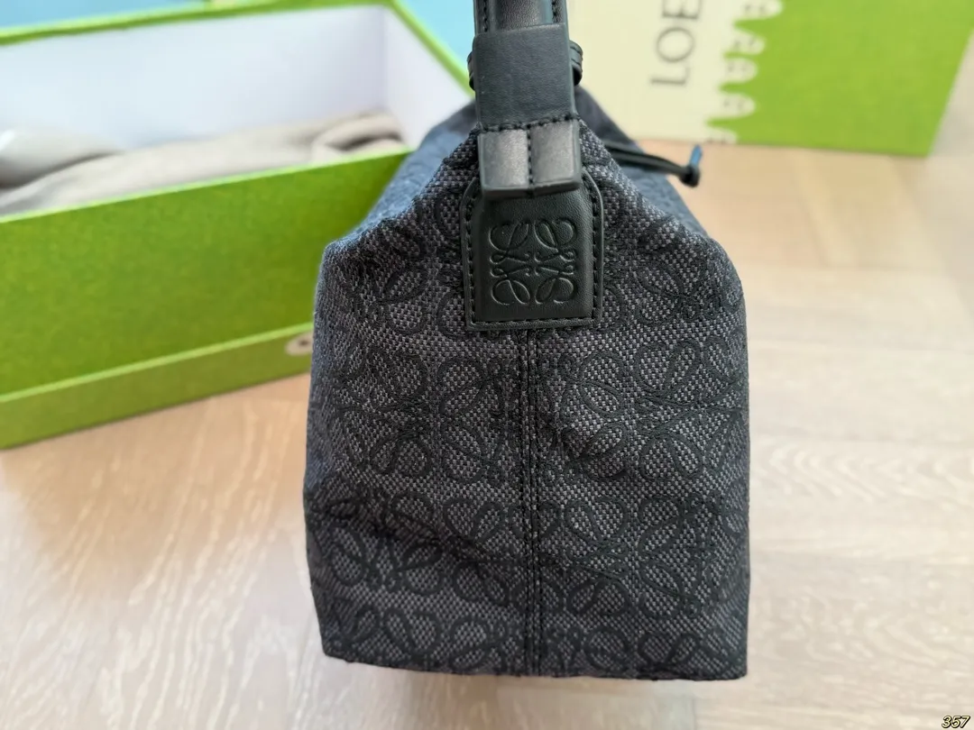 ¥140/¥135配盒 罗意威LOEWE 便当包软盒子包 妥妥的宝藏系列 一眼心动 超级时髦 尺寸25 16/20 11