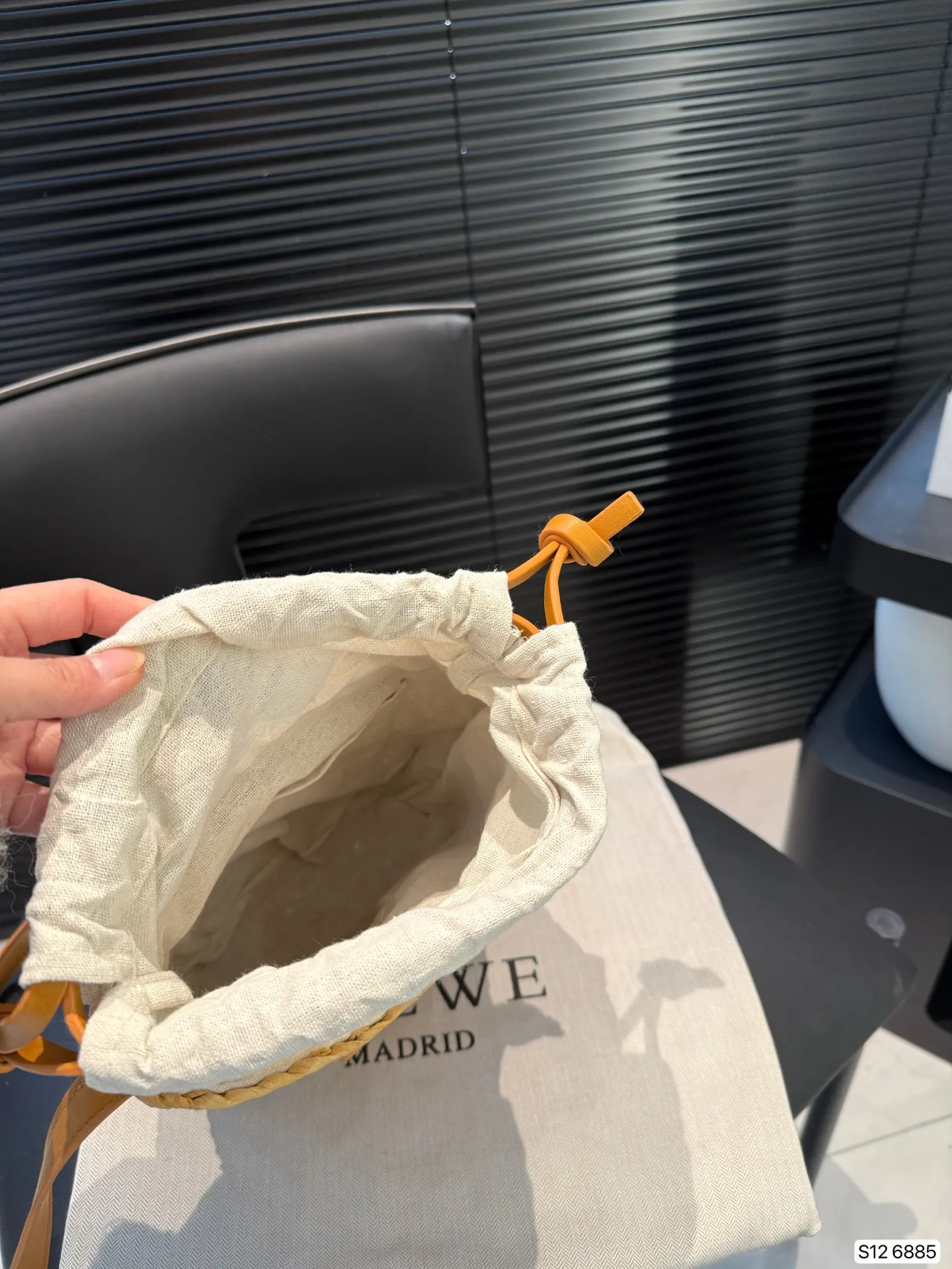 P110 罗意威编织购物袋 手感和视觉效果是一样的 包型更是完美，随意搭配！尺寸23 21 货号6885