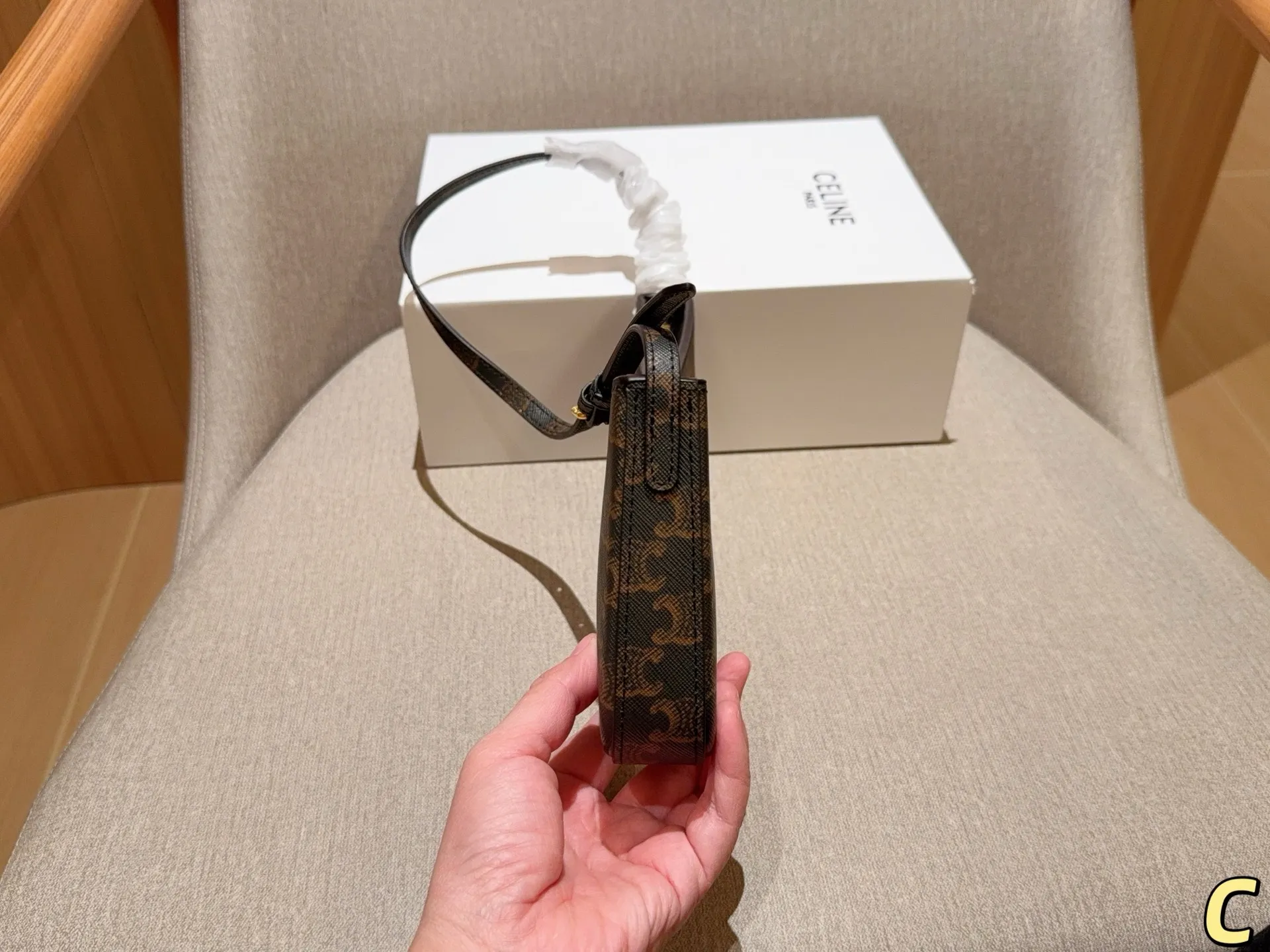 💰125 赛琳Celine 25新品TINA凯旋门腋下包 尺寸26&times;13&times;3 礼盒包装🎁