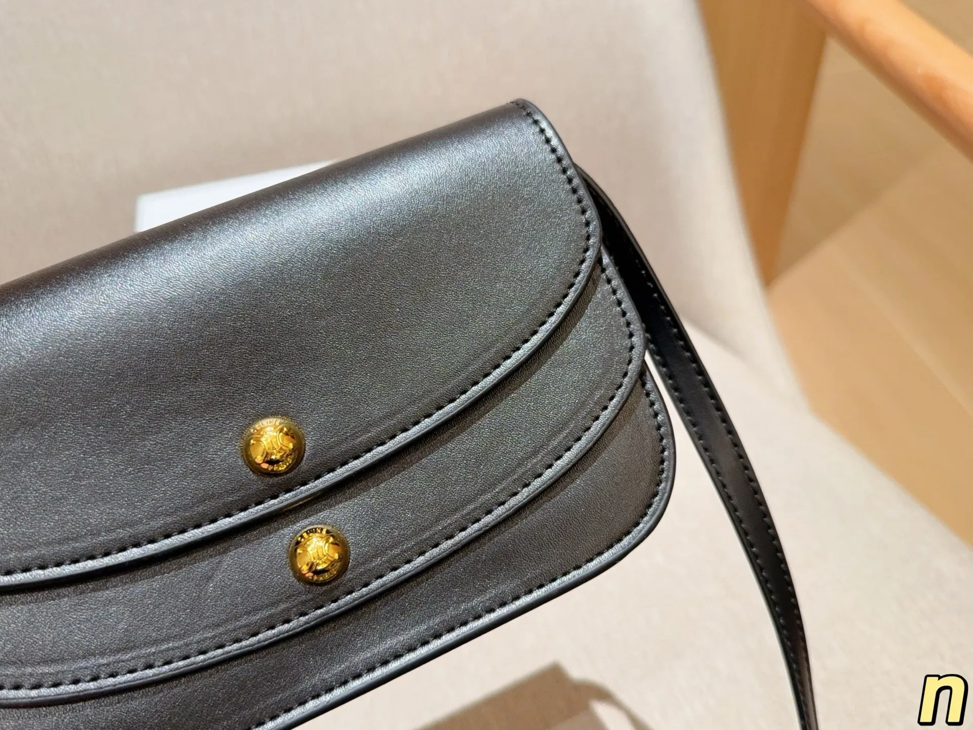 💰140 CELINE赛琳 新款双层woc斜挎信封包~ 尺寸20×13×5 礼盒包装🎁