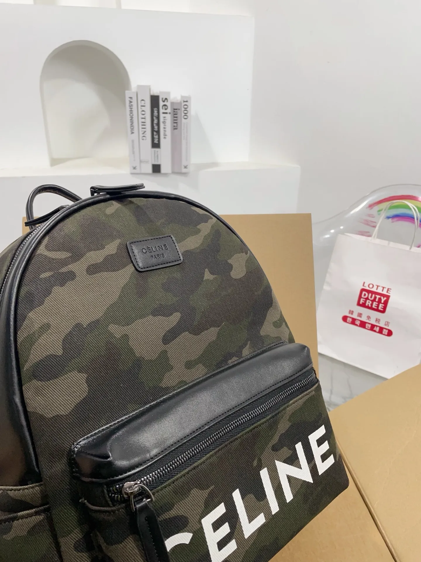 👑💰💰150💰 尺寸32/35cm 赛琳迷彩新款双肩包😍超好背哒,进口面料,果然时尚潮流是一个大轮回!复古又时尚百搭!