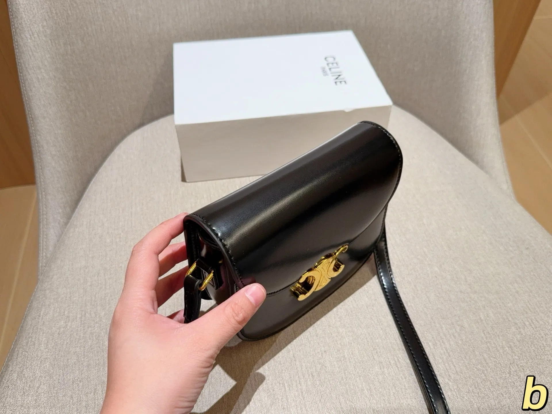 💰140 Celine/赛琳 经典半圆马鞍包 尺寸18×15×5 礼盒包装🎁