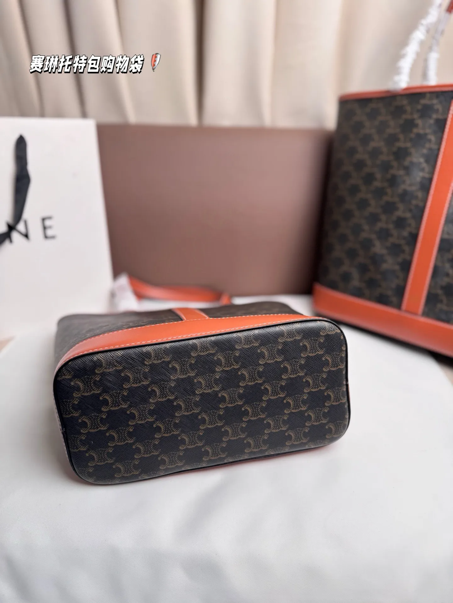 大号P160 小号P150 配盒子 赛琳托特包购物袋 当Celine通勤包照进现实 CELINE 上新大容量老花大包爱好者别错过 超级适合通勤,潇洒松弛且随性 尺寸:31*31/25*24