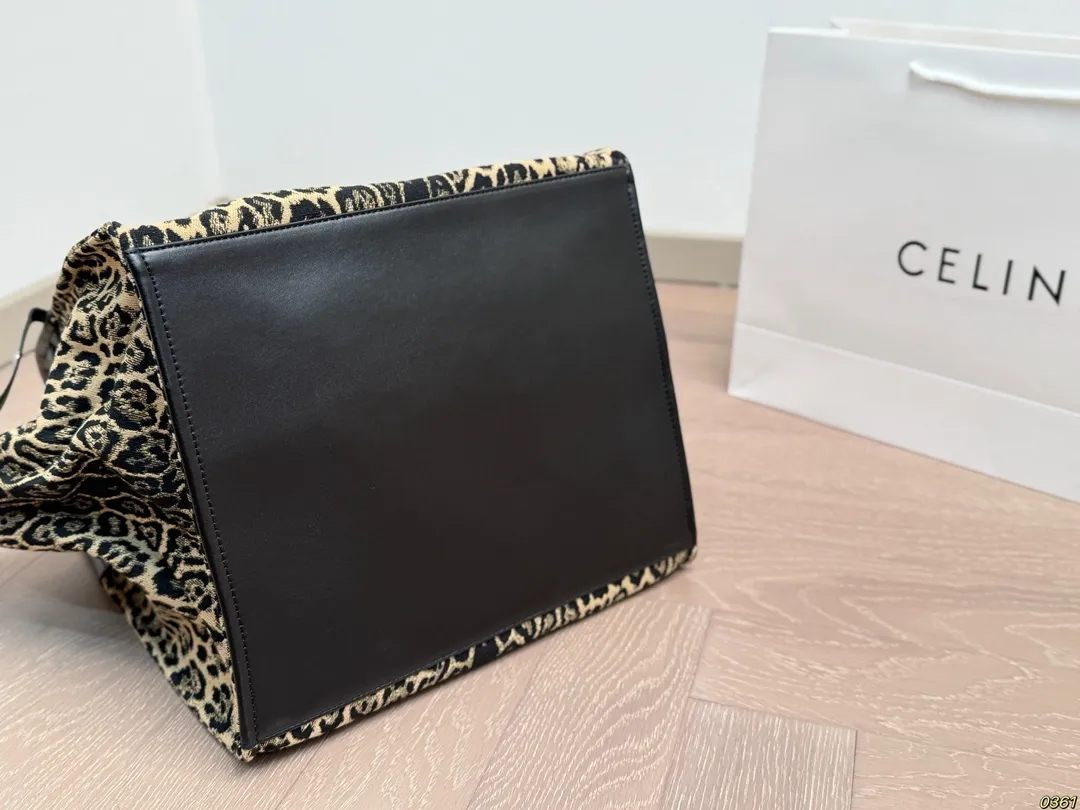 ¥200 赛琳Celine 豹纹托特包 设计超有质感 充满轻松休闲气息 尺寸:32 28 28