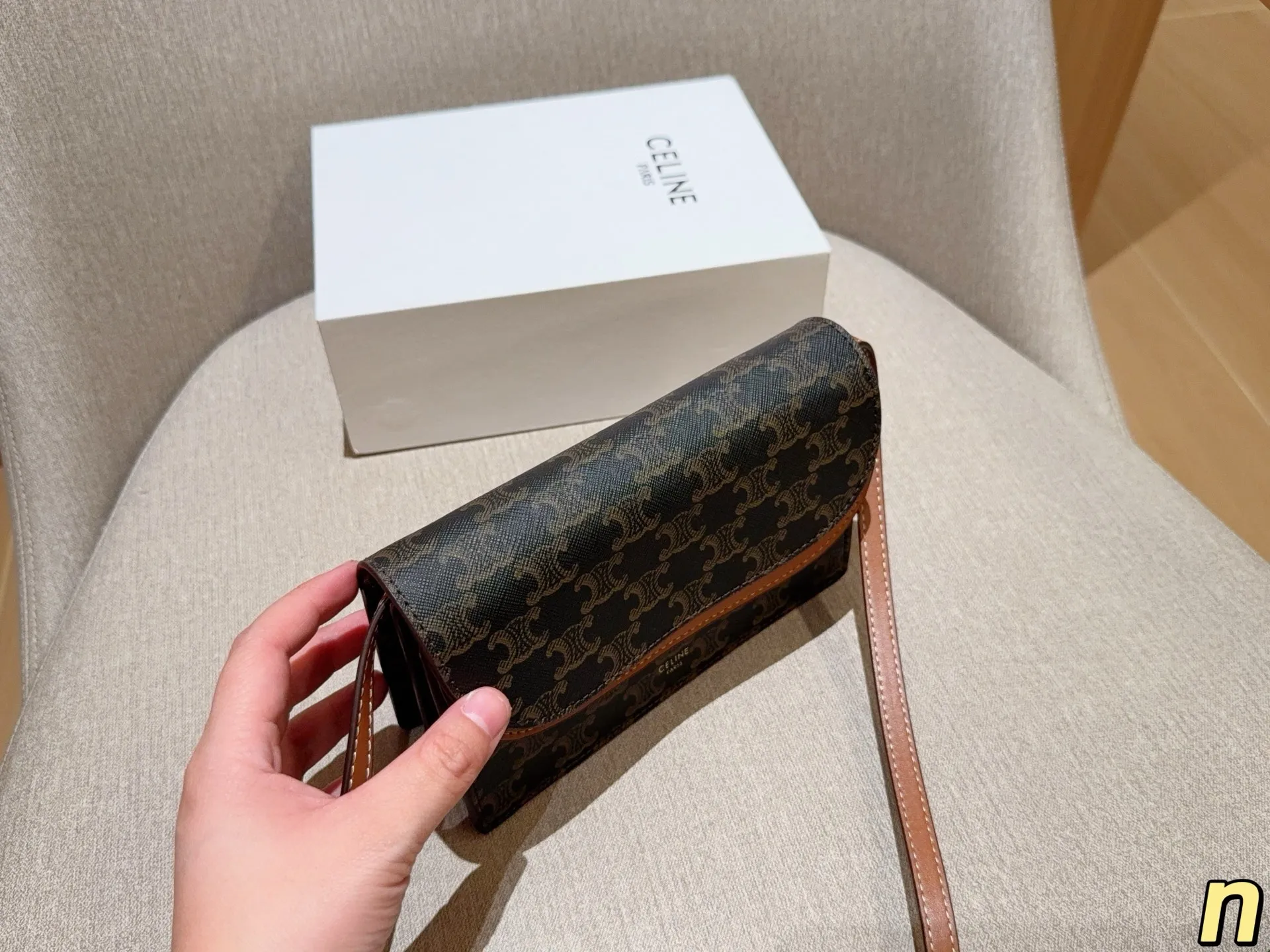 💰135 CELINE赛琳 TOILE TRIOMPHE系列经典老花斜挎手拿包 风琴包小方包信封包 尺寸20×12×6 礼盒包装🎁