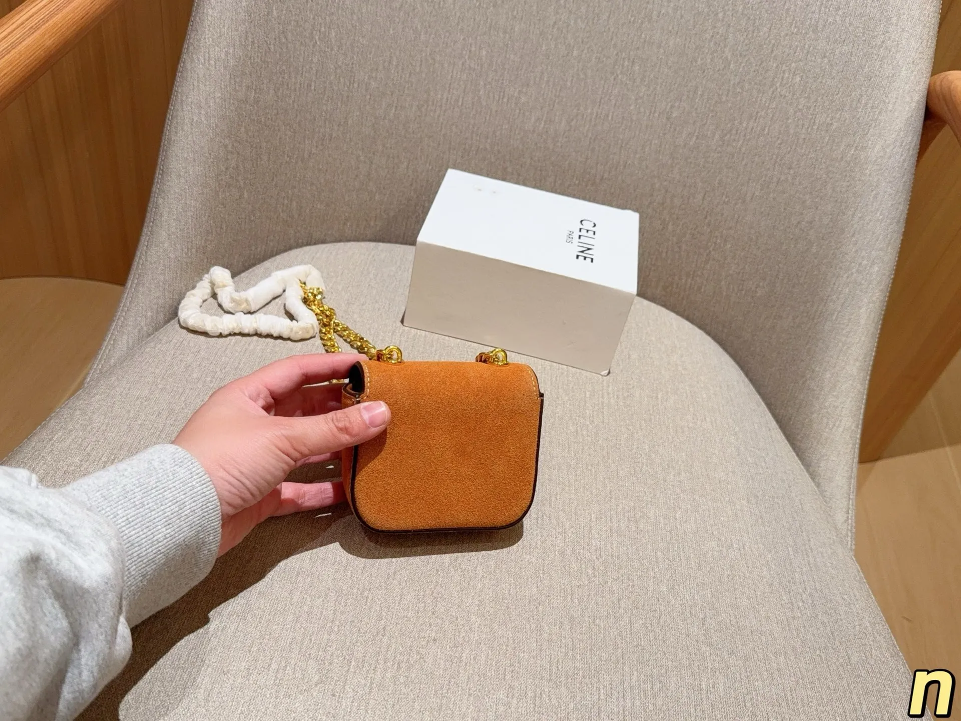 💰130 Celine/赛琳 麂皮绒凯旋门nano 斜挎包 mini链条包 尺寸:11×9×4 礼盒包装🎁