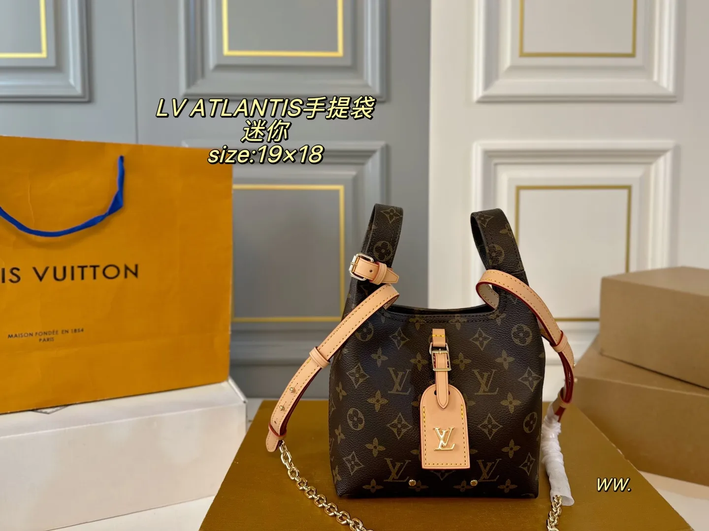 P170 迷你（折叠盒飞机盒） size：19&times;18 LV路易威登ATLANTIS菜篮子手提袋💕 今年的秀场款！非常🆒 小巧可爱，适合小个子女生！ 自带皮肩带，可挽🉑️背～ 运动、休闲，🉑️爱气息都能搭✅