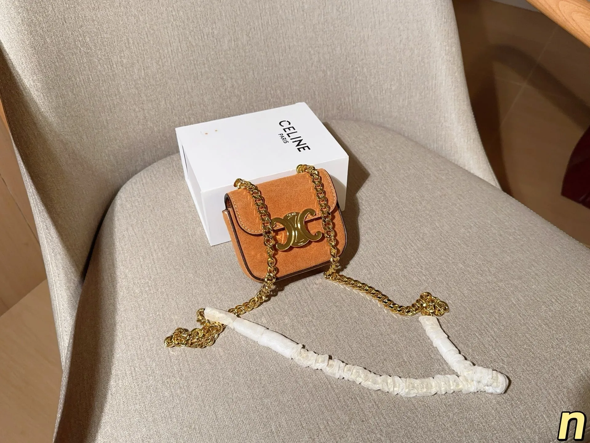 💰130 Celine/赛琳 麂皮绒凯旋门nano 斜挎包 mini链条包 尺寸:11×9×4 礼盒包装🎁