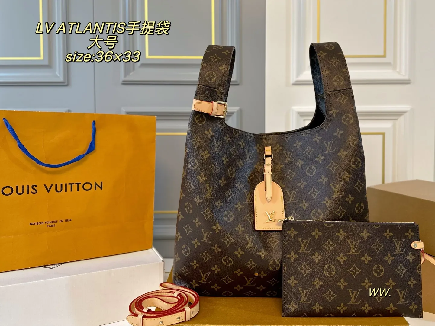 P200 大号(折叠盒飞机盒) size:36×33 LV路易威登ATLANTIS菜篮子手提袋💕 今年的秀场款!非常🆒 慵懒随性,高级感满满 自带皮肩带,可挽🉑️背~ 运动、休闲,🉑️爱气息都能搭✅