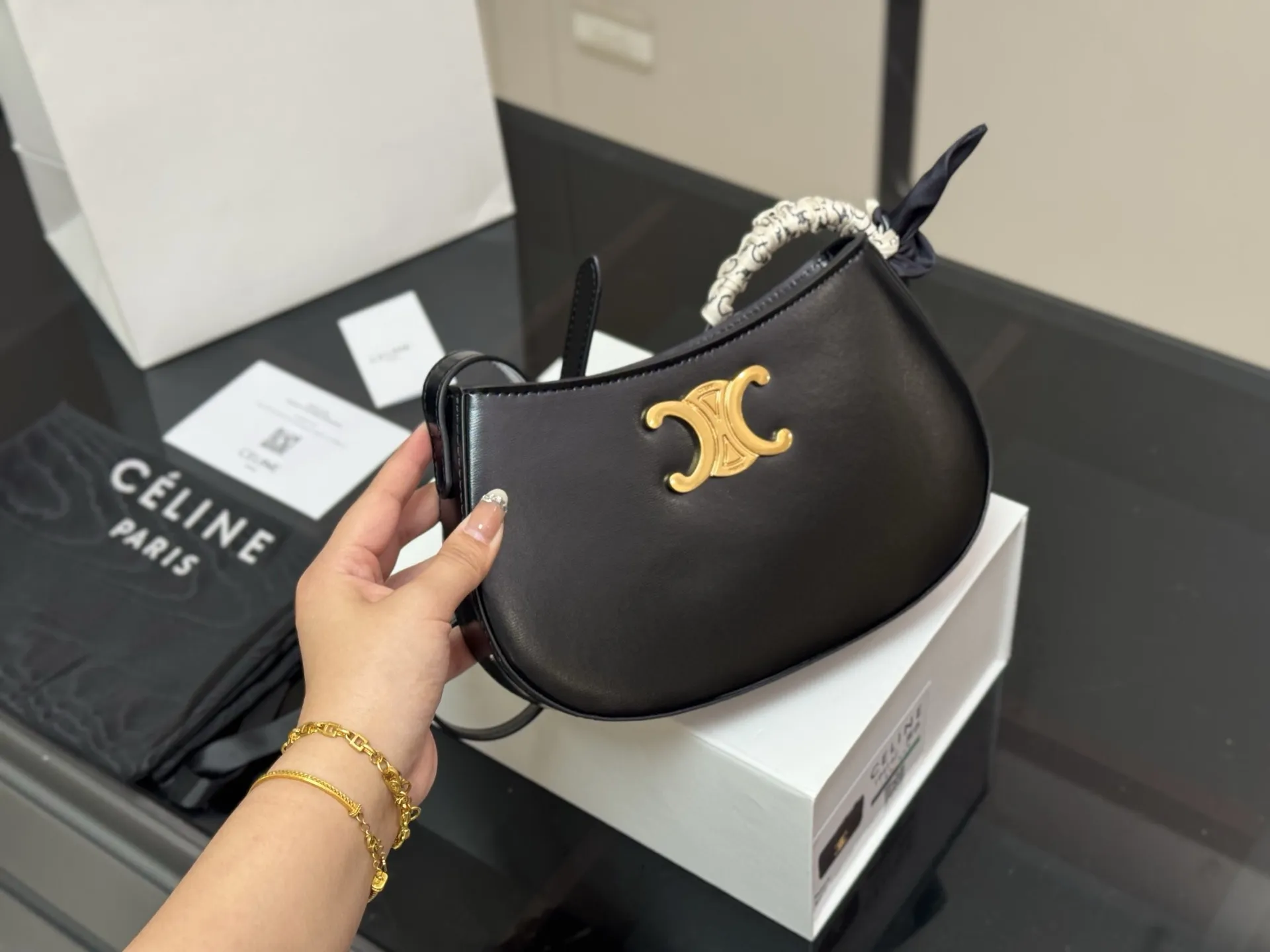 ¥160 配盒 size:23*13cm celine tilly 好看又好用的包 2025新款小可爱Tilly 复古性感百搭小包 赛琳不容错过!! ⚠️牛皮皮质