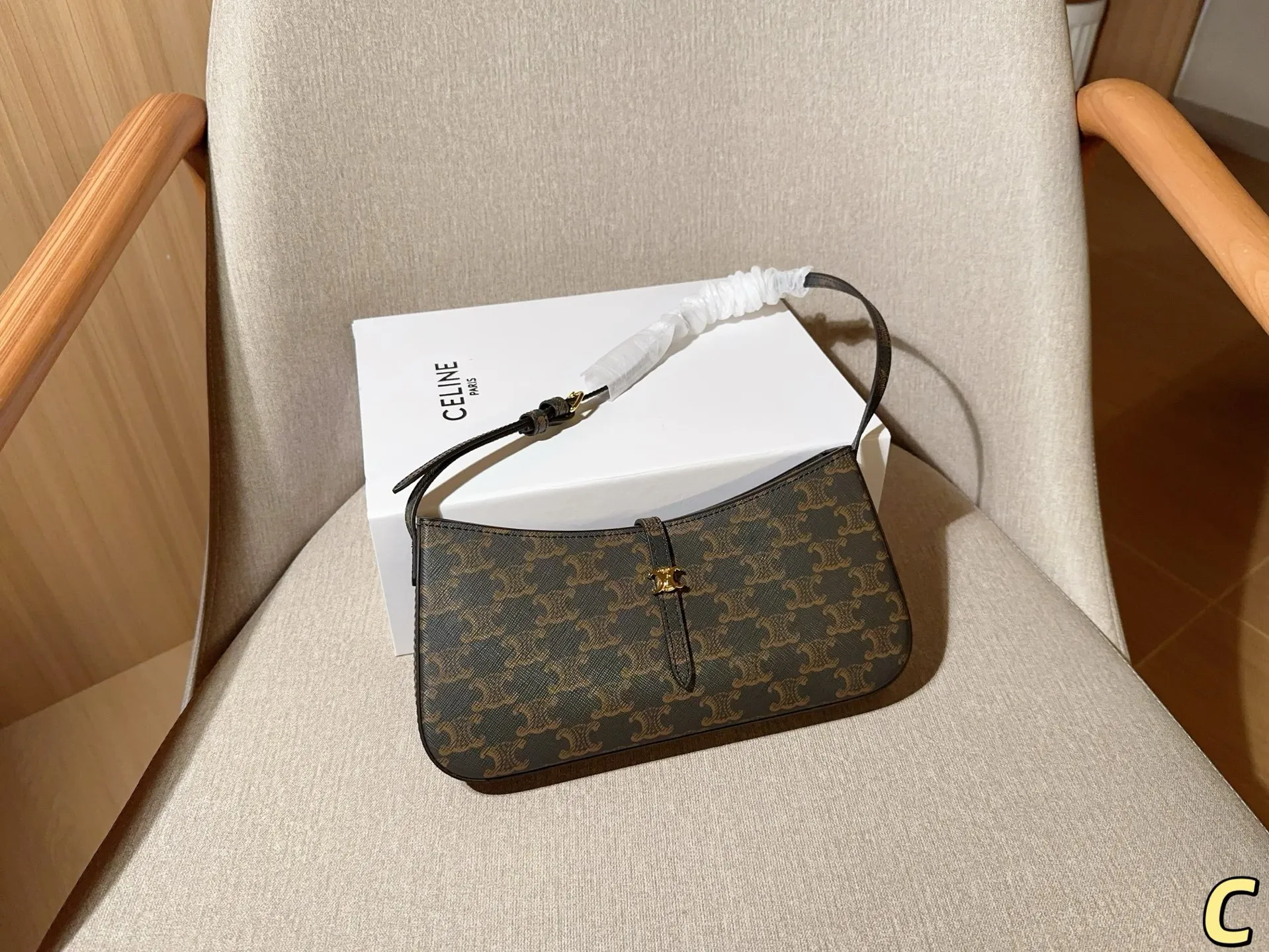 💰125 赛琳Celine 25新品TINA凯旋门腋下包 尺寸26&times;13&times;3 礼盒包装🎁