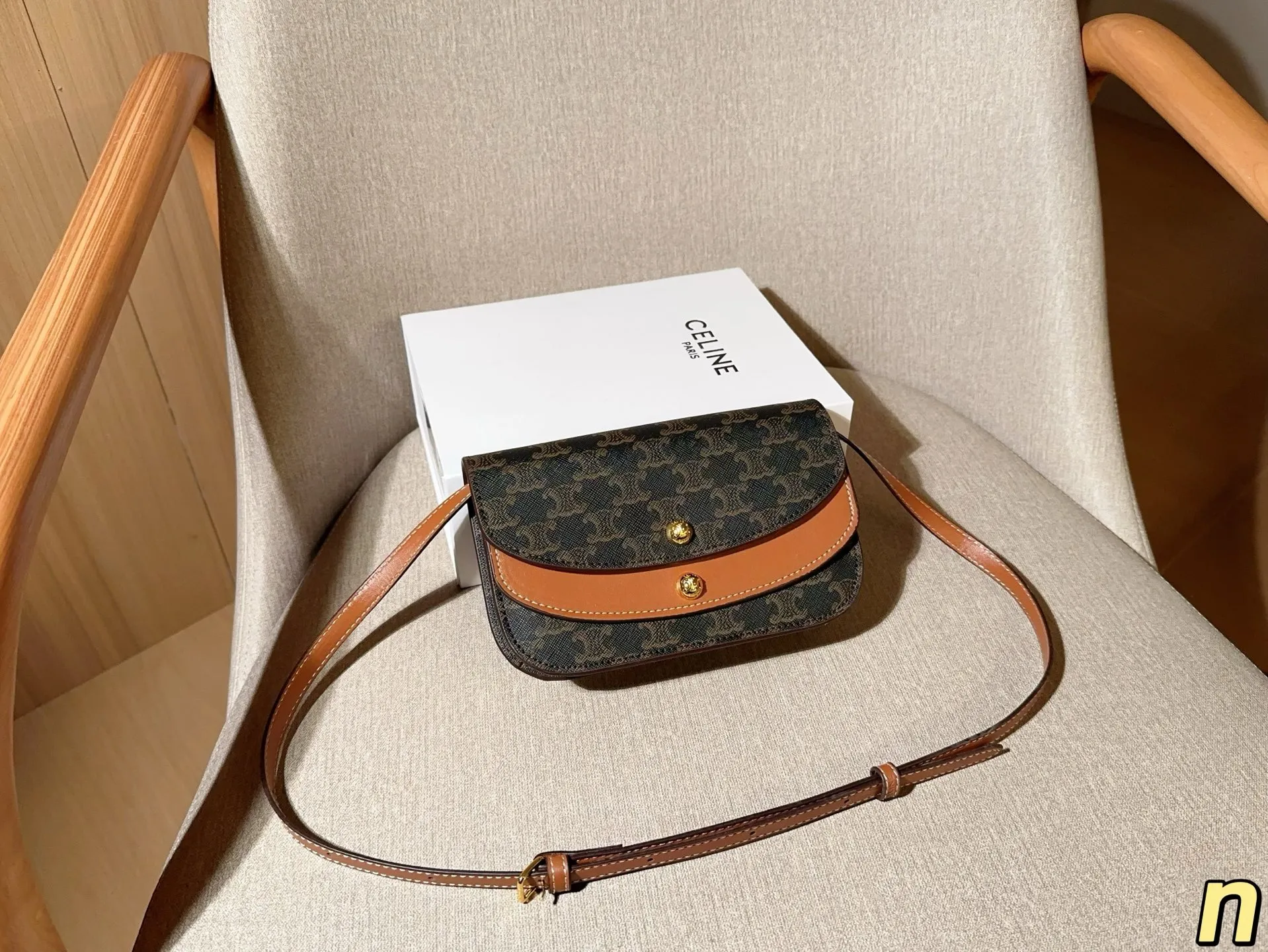 💰140 CELINE赛琳 新款双层woc经典老花斜挎信封包~ 尺寸20×13×5 礼盒包装🎁